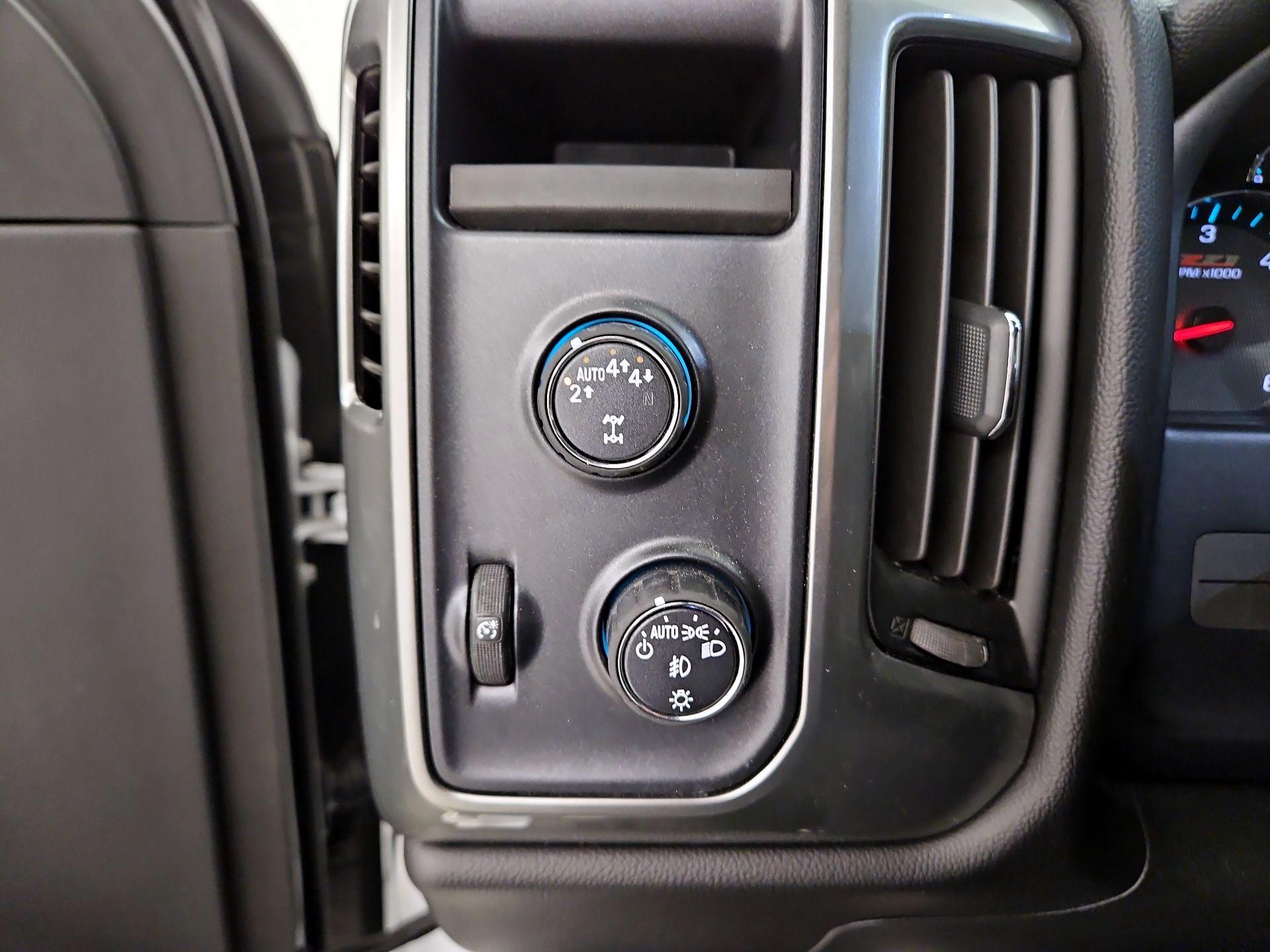 Thumbnail: 2018 Chevrolet Silverado 1500 - 13