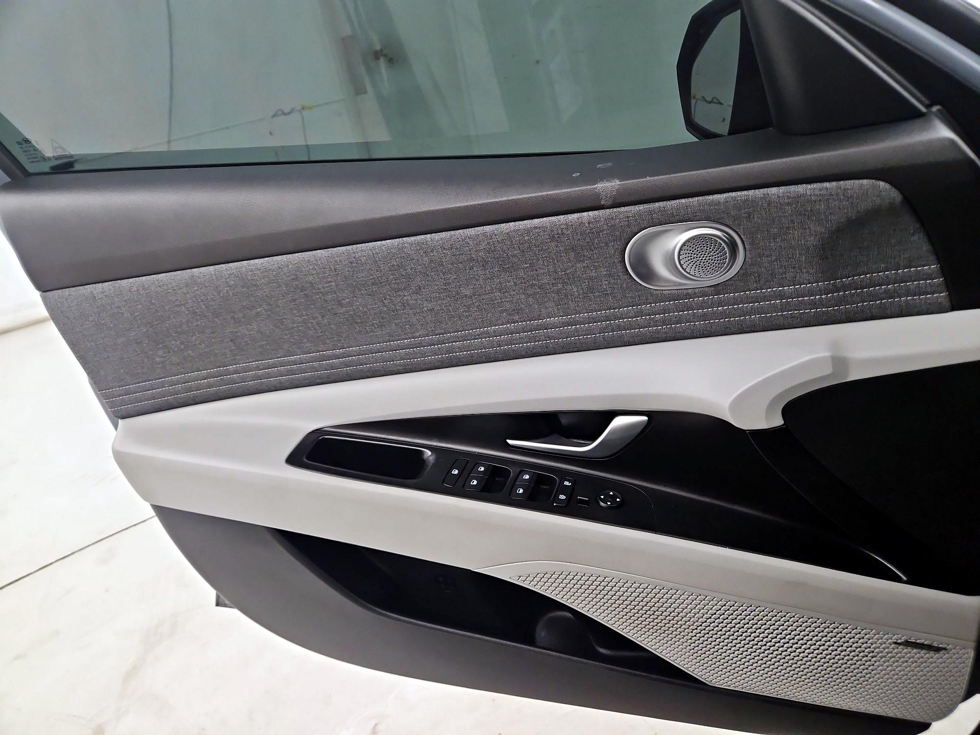 Thumbnail: 2023 Hyundai Elantra - 12