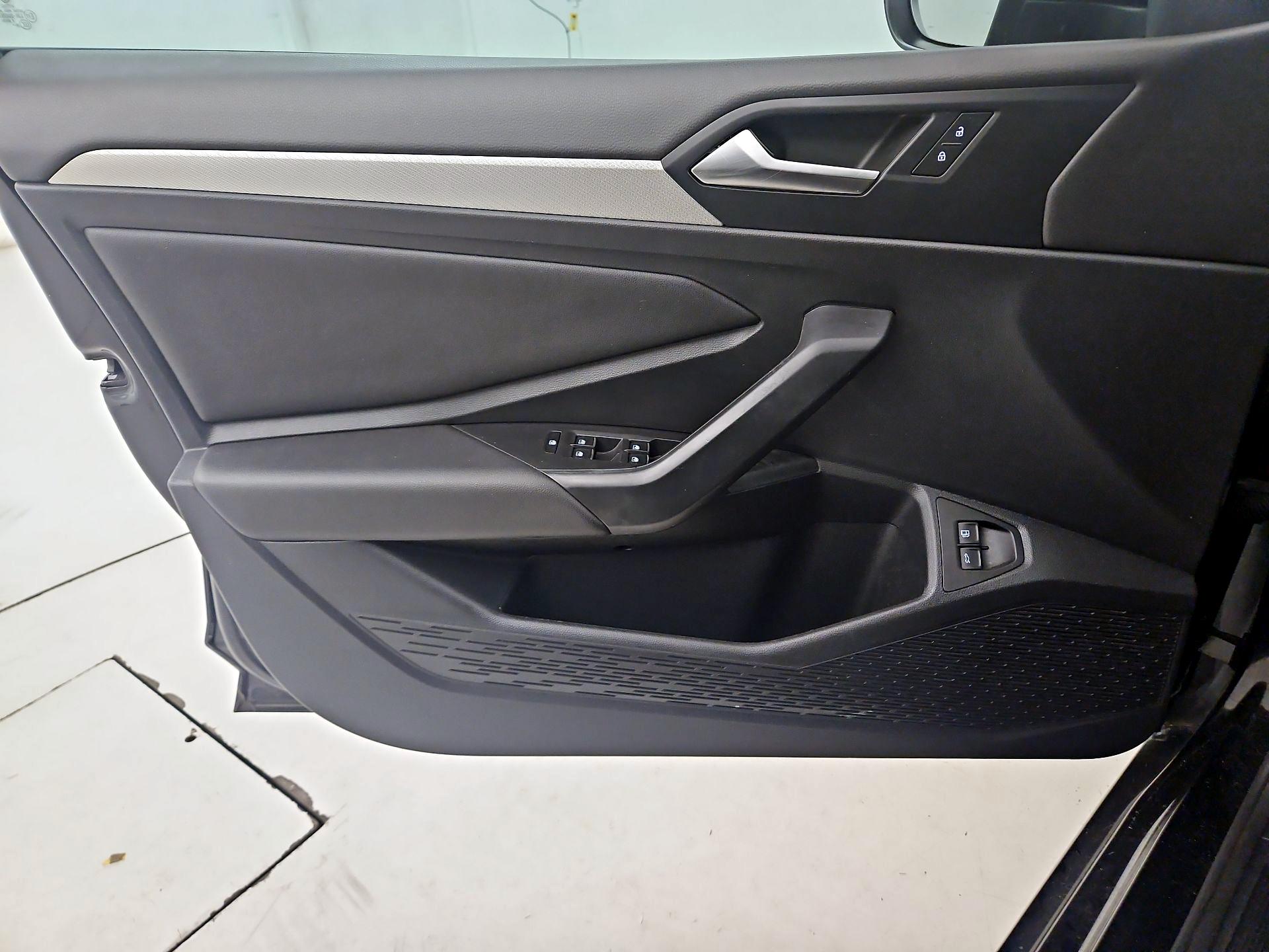 Thumbnail: 2021 Volkswagen Jetta - 12