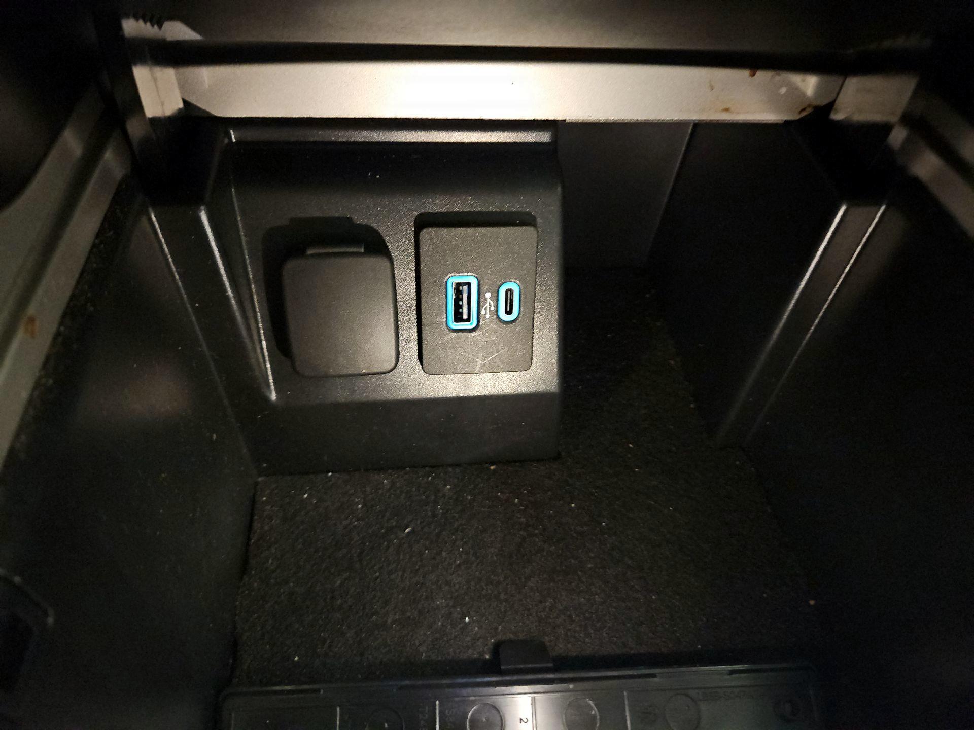 Thumbnail: 2022 Ford Explorer - 19