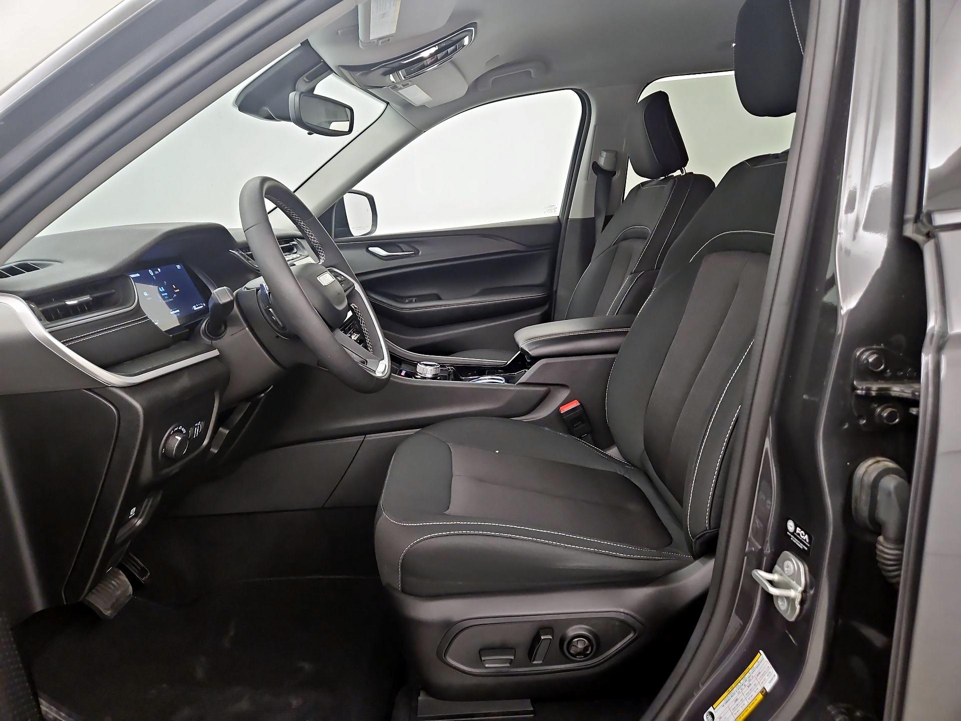 Thumbnail: 2023 Jeep Grand Cherokee - 11