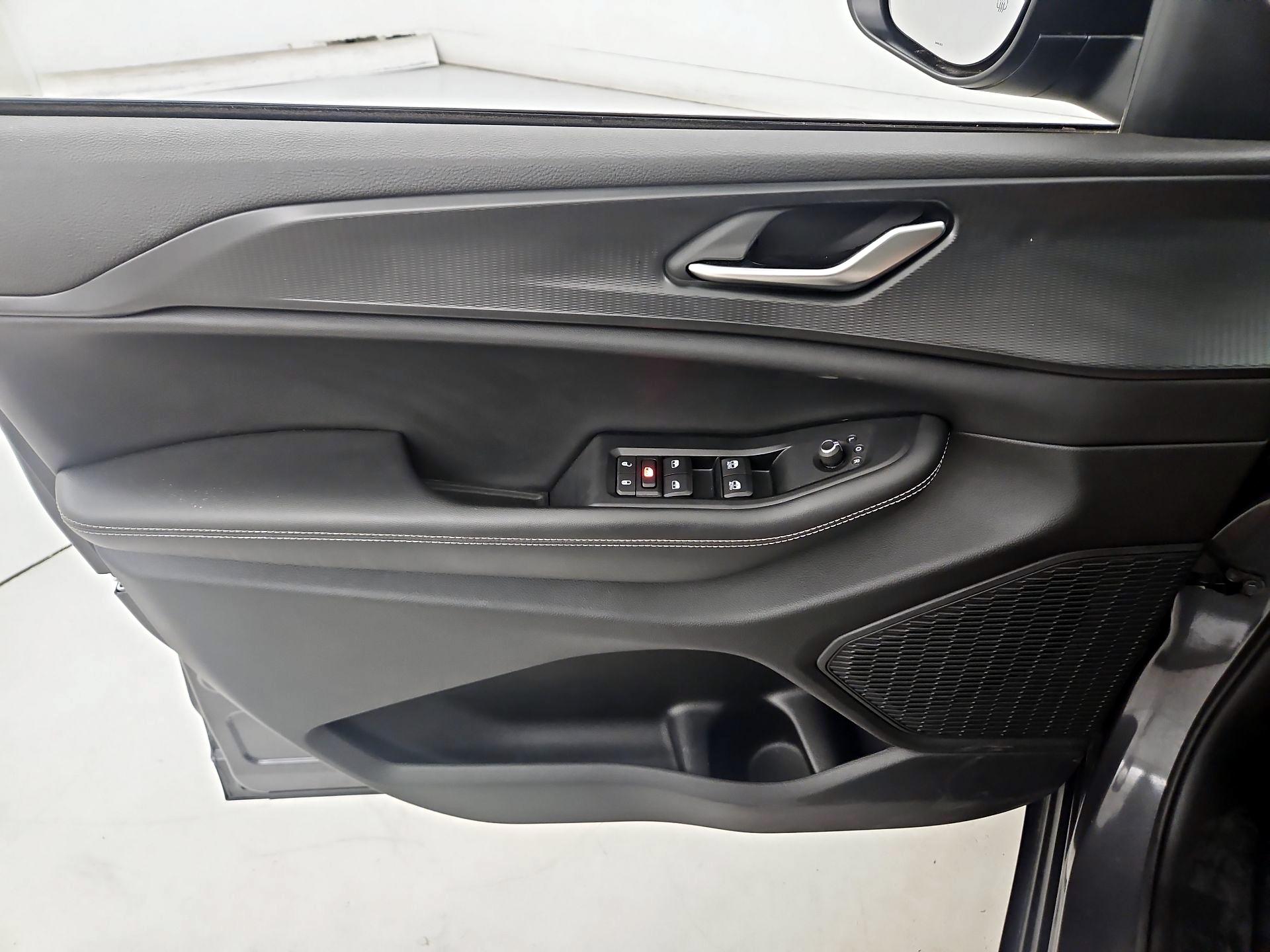 Thumbnail: 2023 Jeep Grand Cherokee - 12