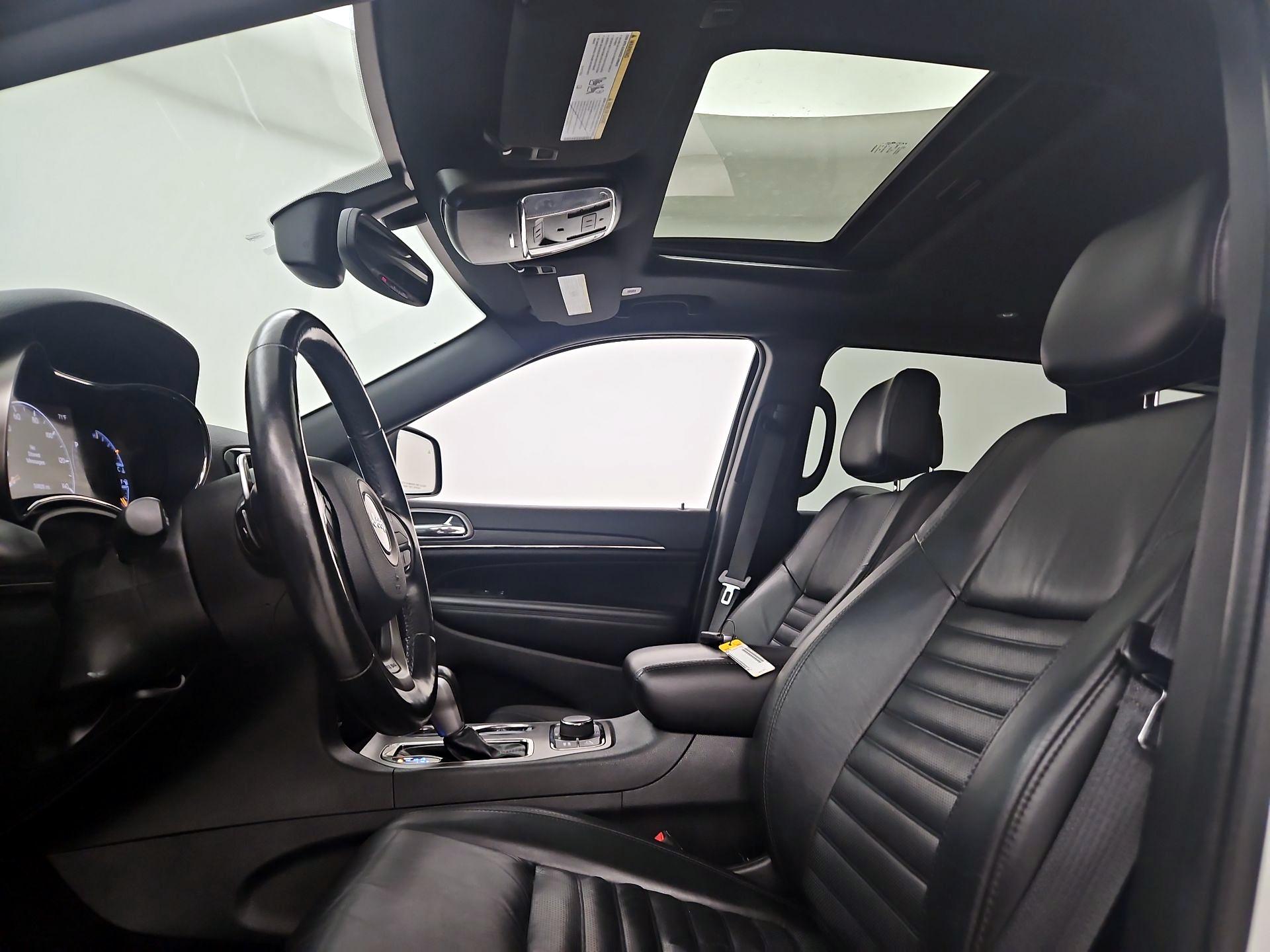 Thumbnail: 2020 Jeep Grand Cherokee - 20