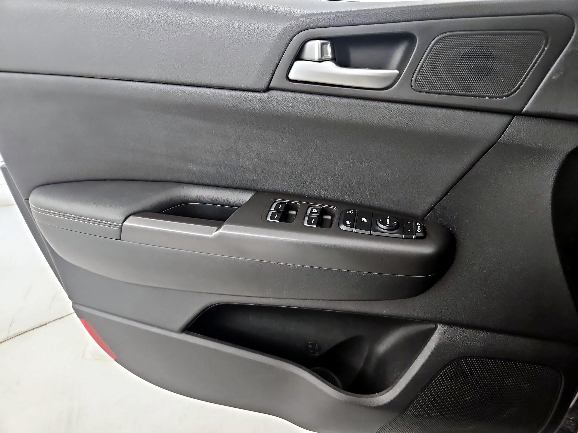 Thumbnail: 2020 Kia Sportage - 12