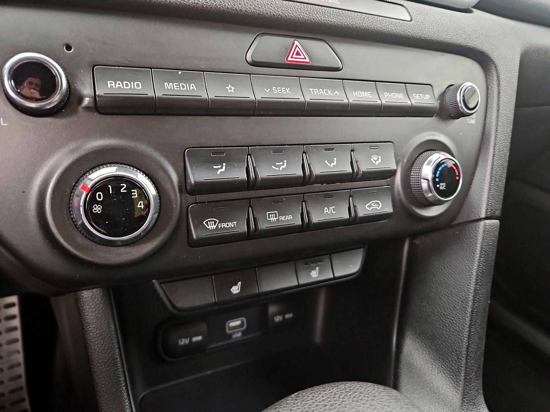 Thumbnail: 2020 Kia Sportage - 16