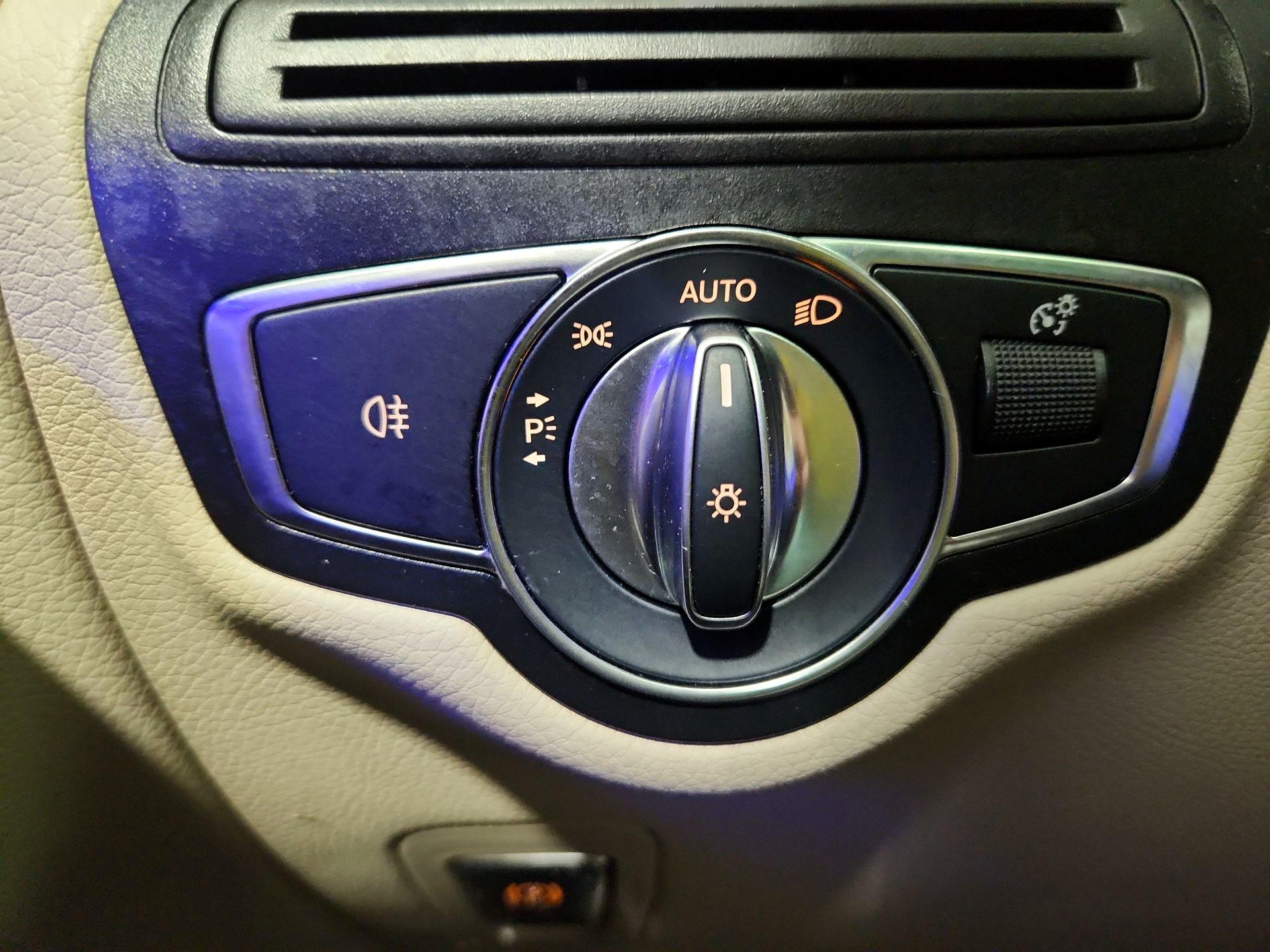 Thumbnail: 2022 Mercedes-Benz GLC - 13