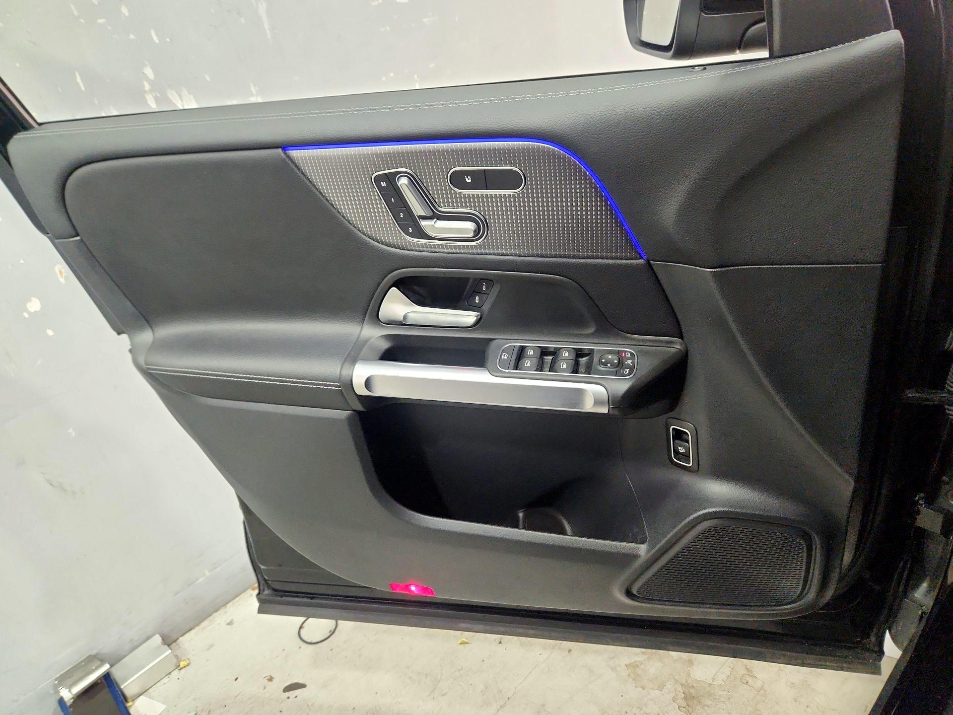 Thumbnail: 2022 Mercedes-Benz GLB - 12