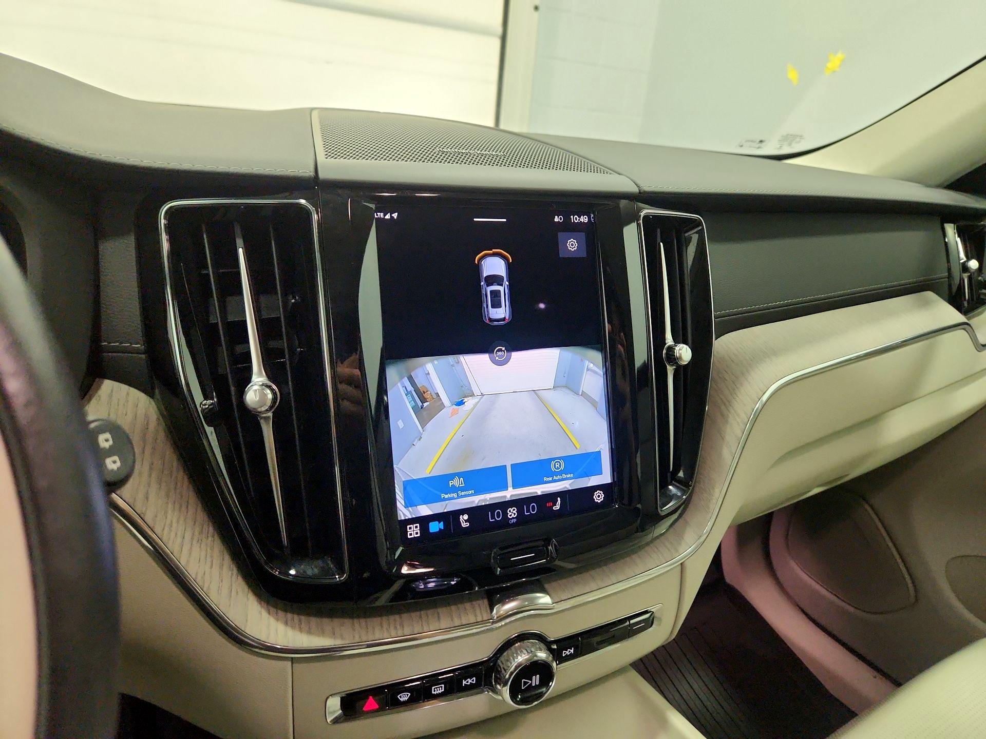 Thumbnail: 2023 Volvo XC60 - 15