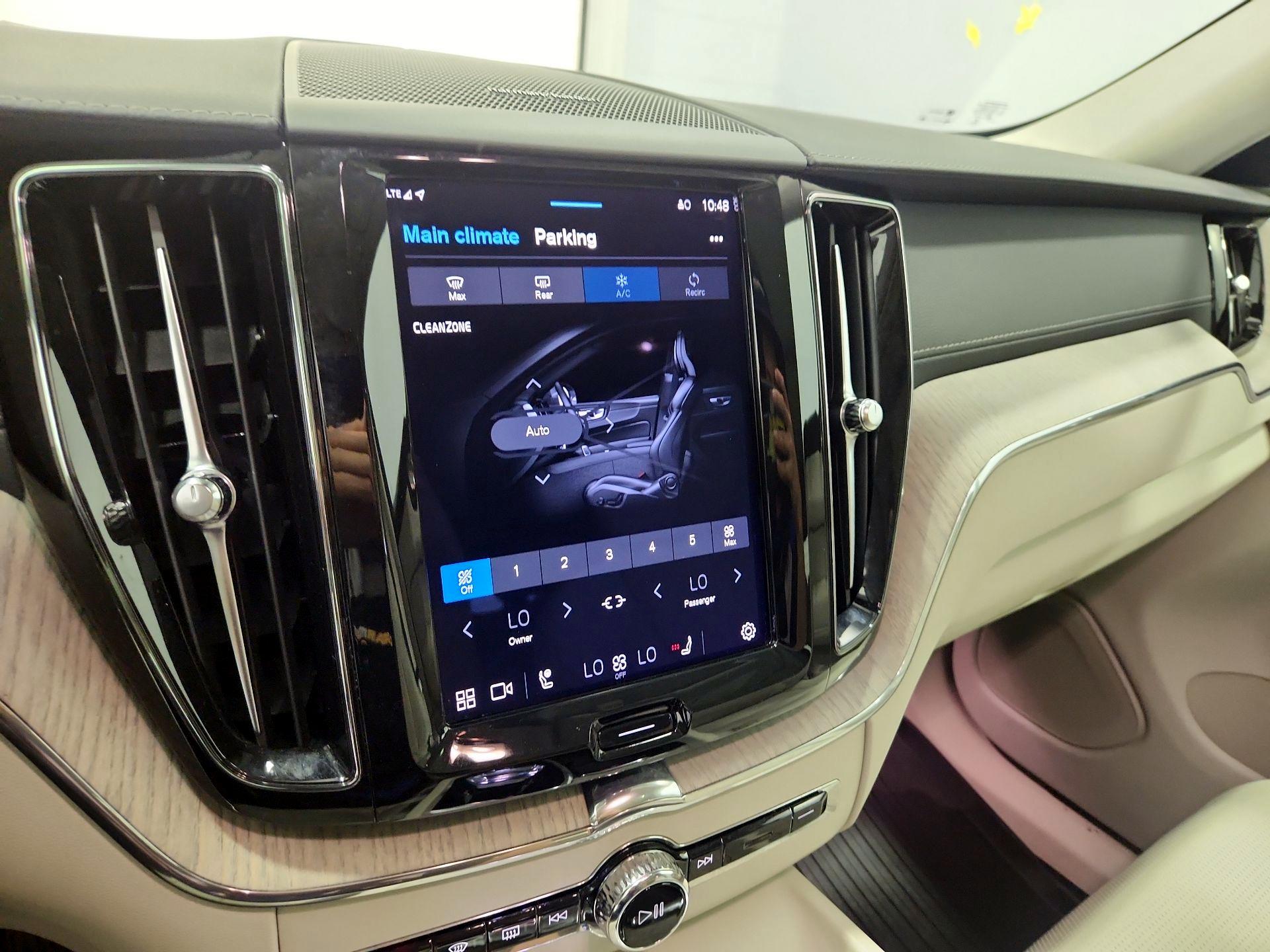 Thumbnail: 2023 Volvo XC60 - 17