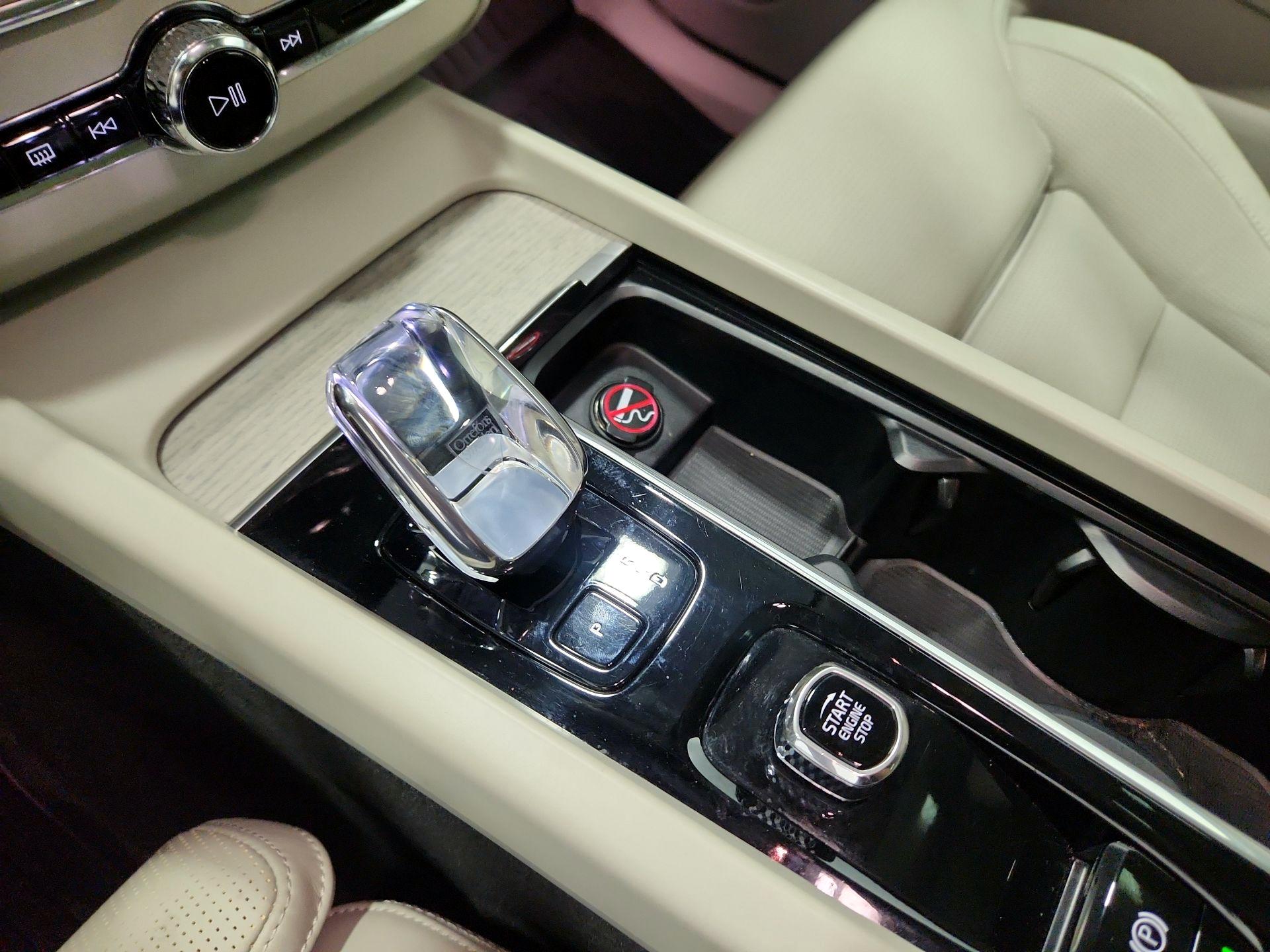 Thumbnail: 2023 Volvo XC60 - 18