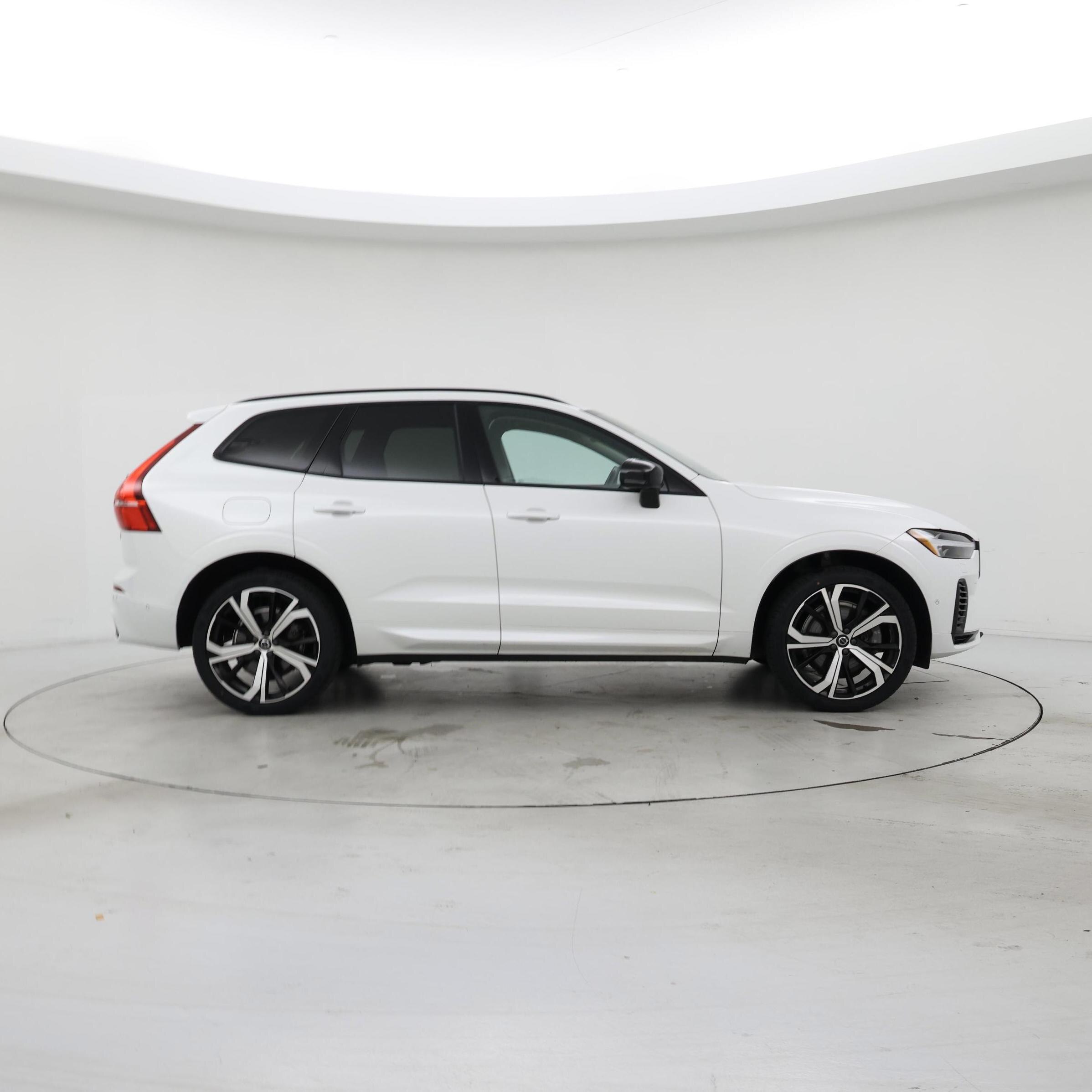 Thumbnail: 2023 Volvo XC60 - 7