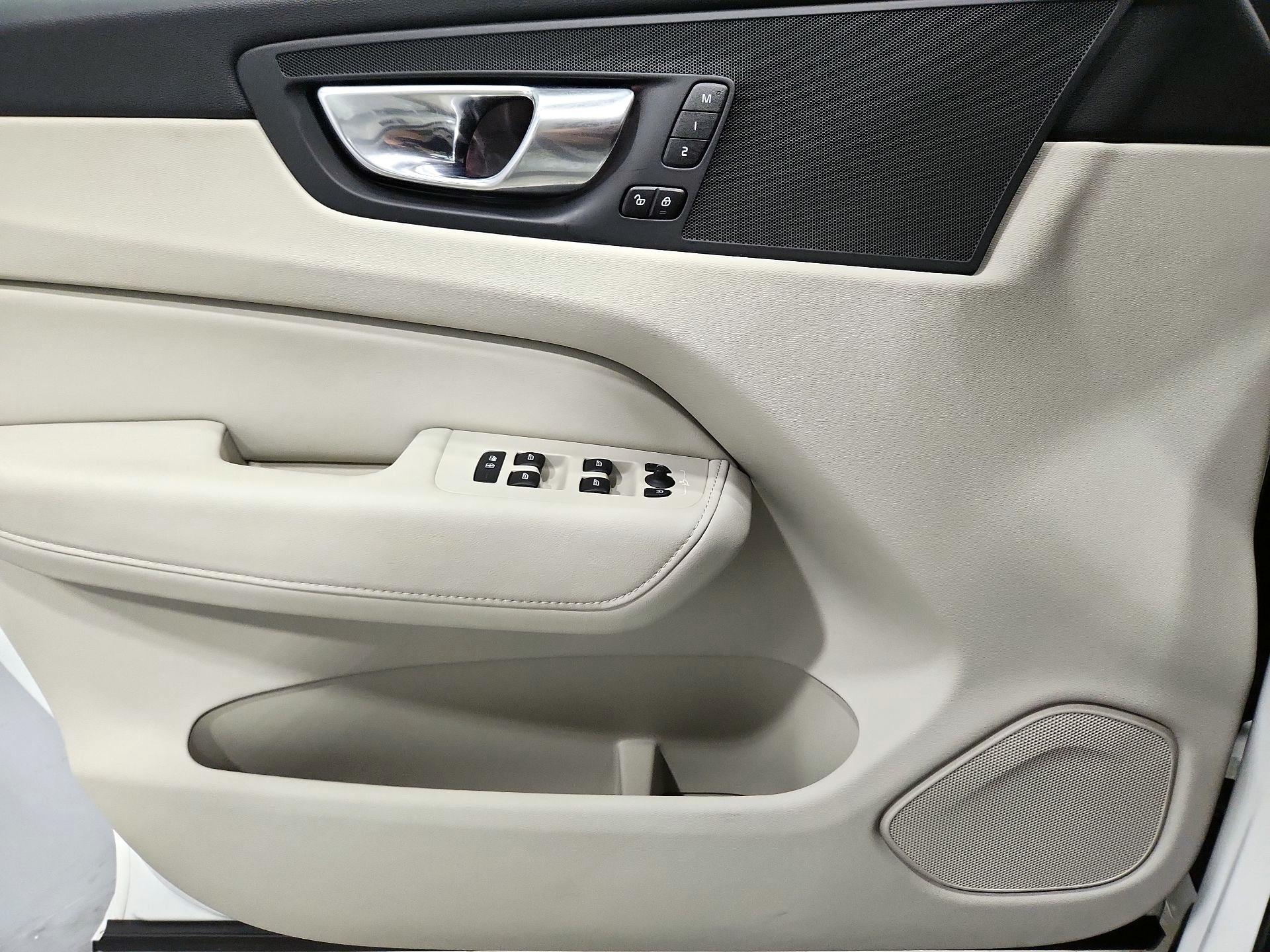 Thumbnail: 2023 Volvo XC60 - 12