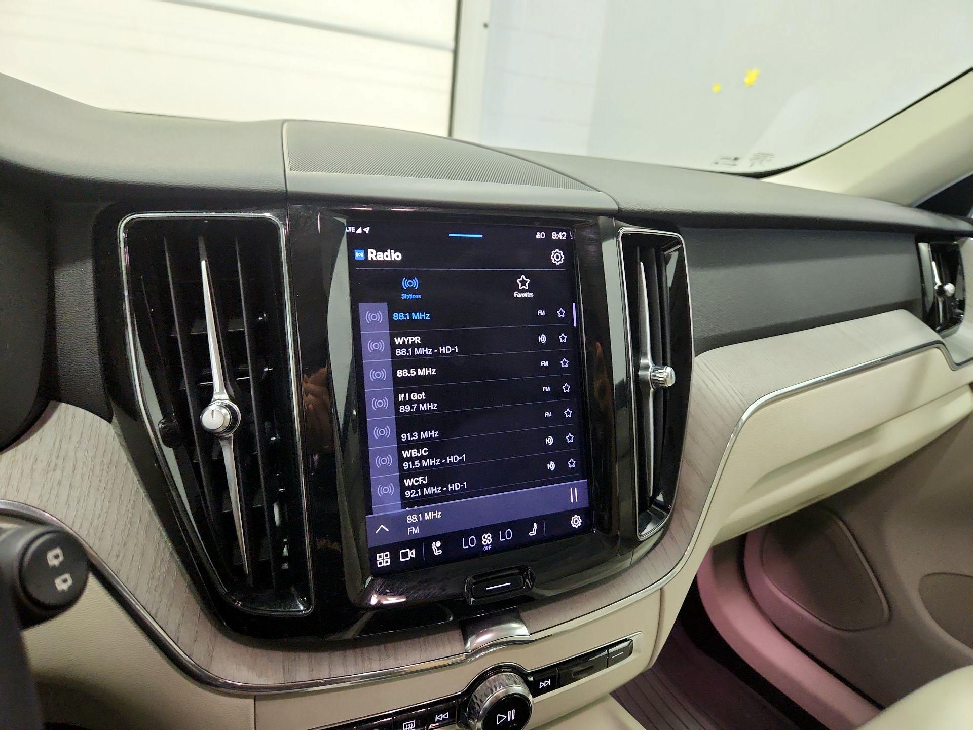 Thumbnail: 2023 Volvo XC60 - 16