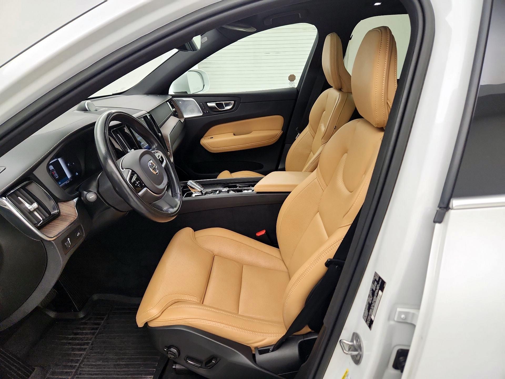 Thumbnail: 2022 Volvo XC60 - 11