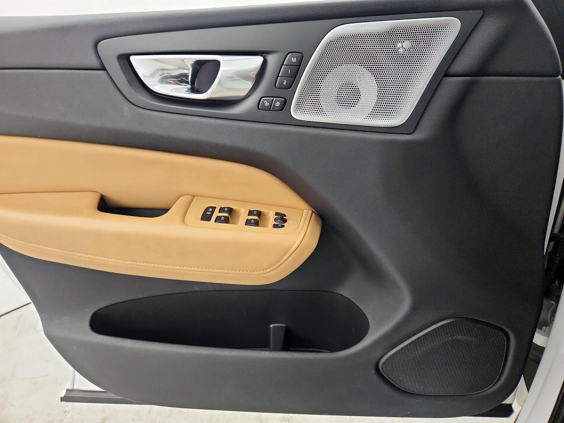Thumbnail: 2022 Volvo XC60 - 12