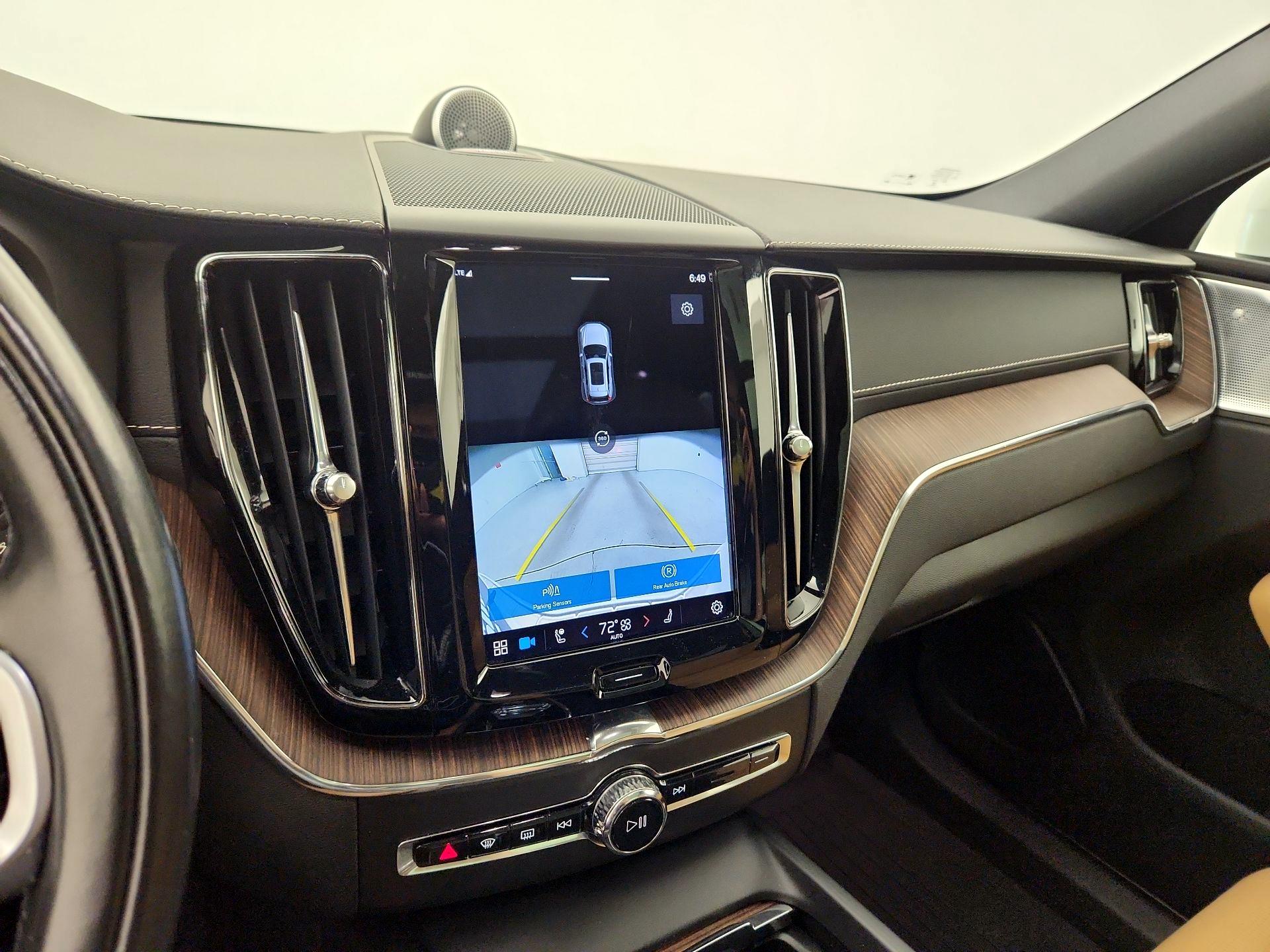 Thumbnail: 2022 Volvo XC60 - 15