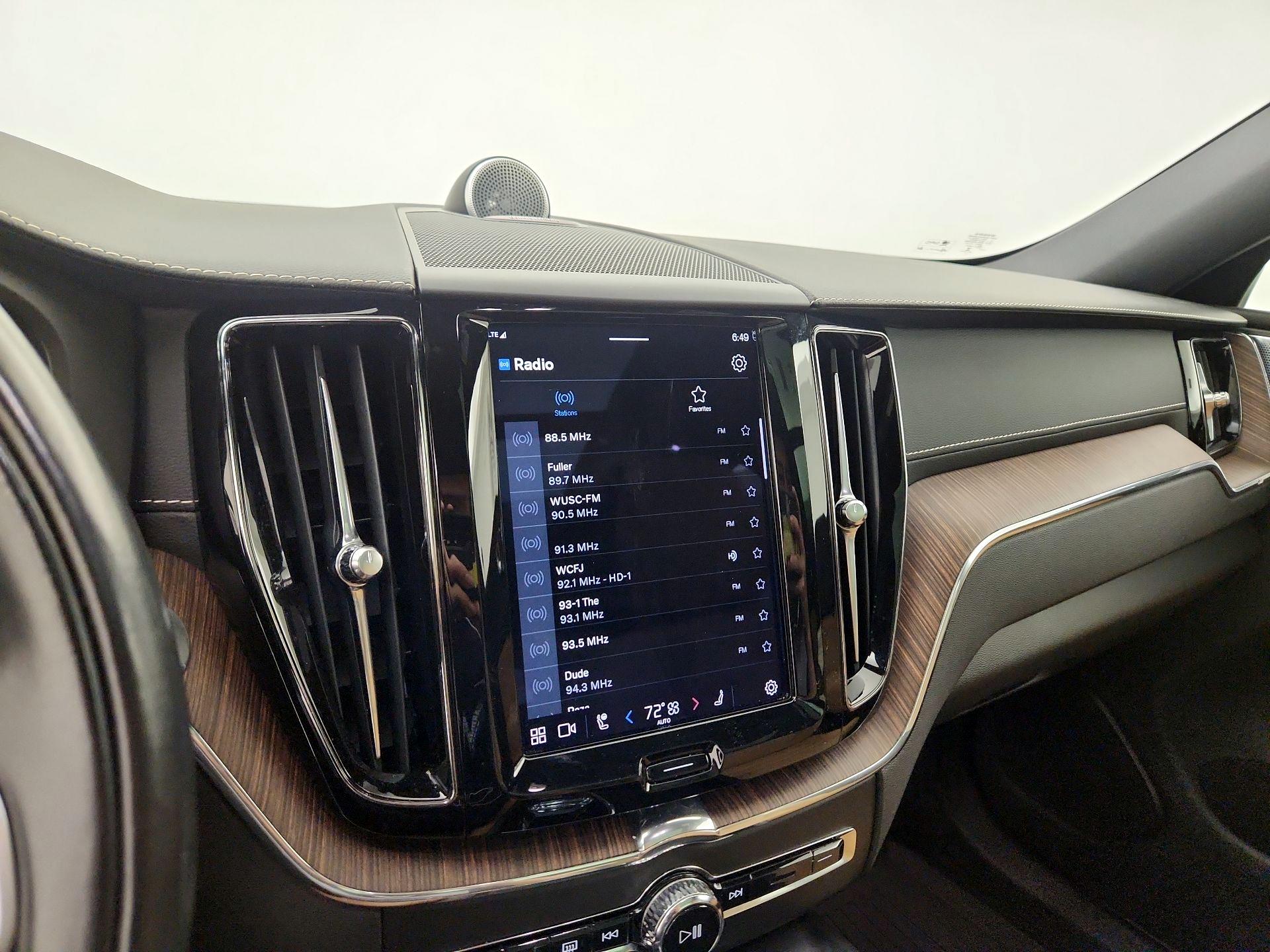 Thumbnail: 2022 Volvo XC60 - 16