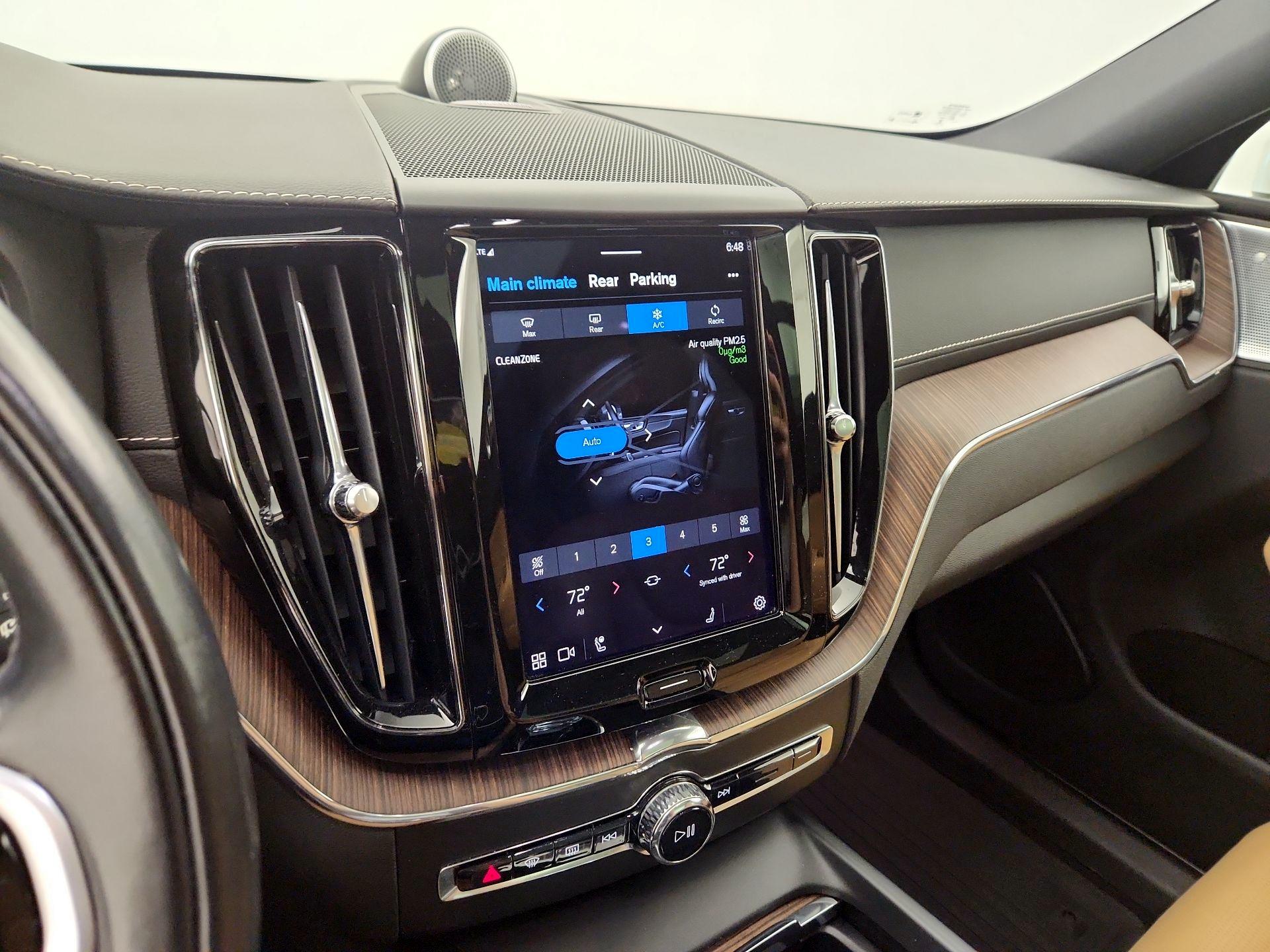 Thumbnail: 2022 Volvo XC60 - 17