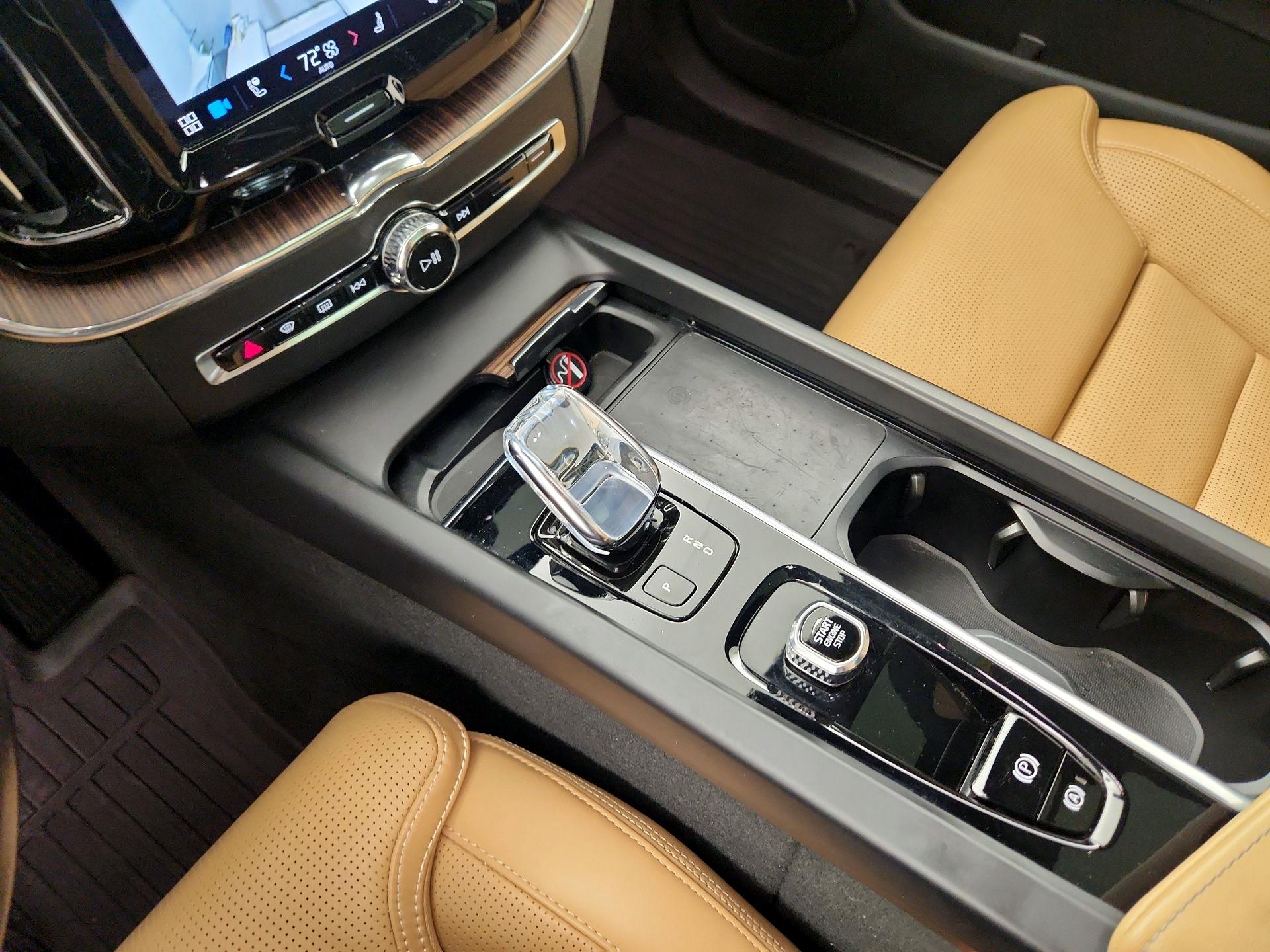 Thumbnail: 2022 Volvo XC60 - 18