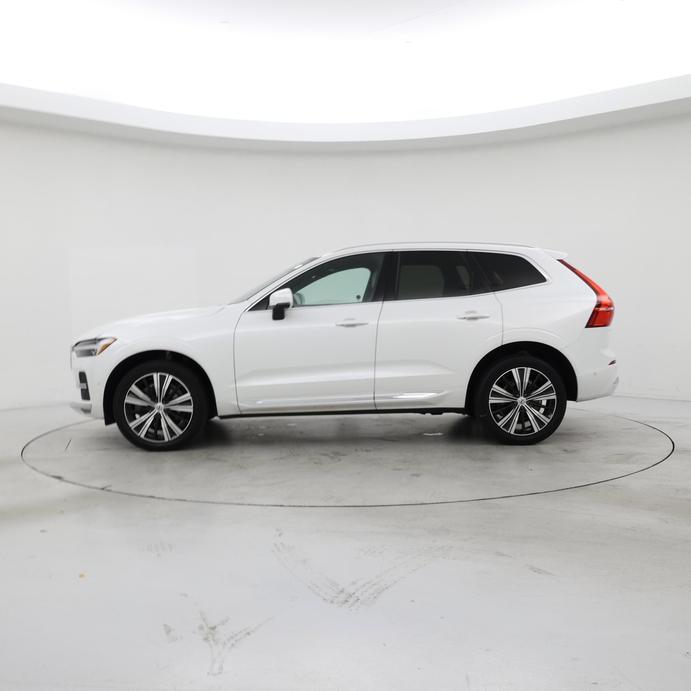 Thumbnail: 2022 Volvo XC60 - 3
