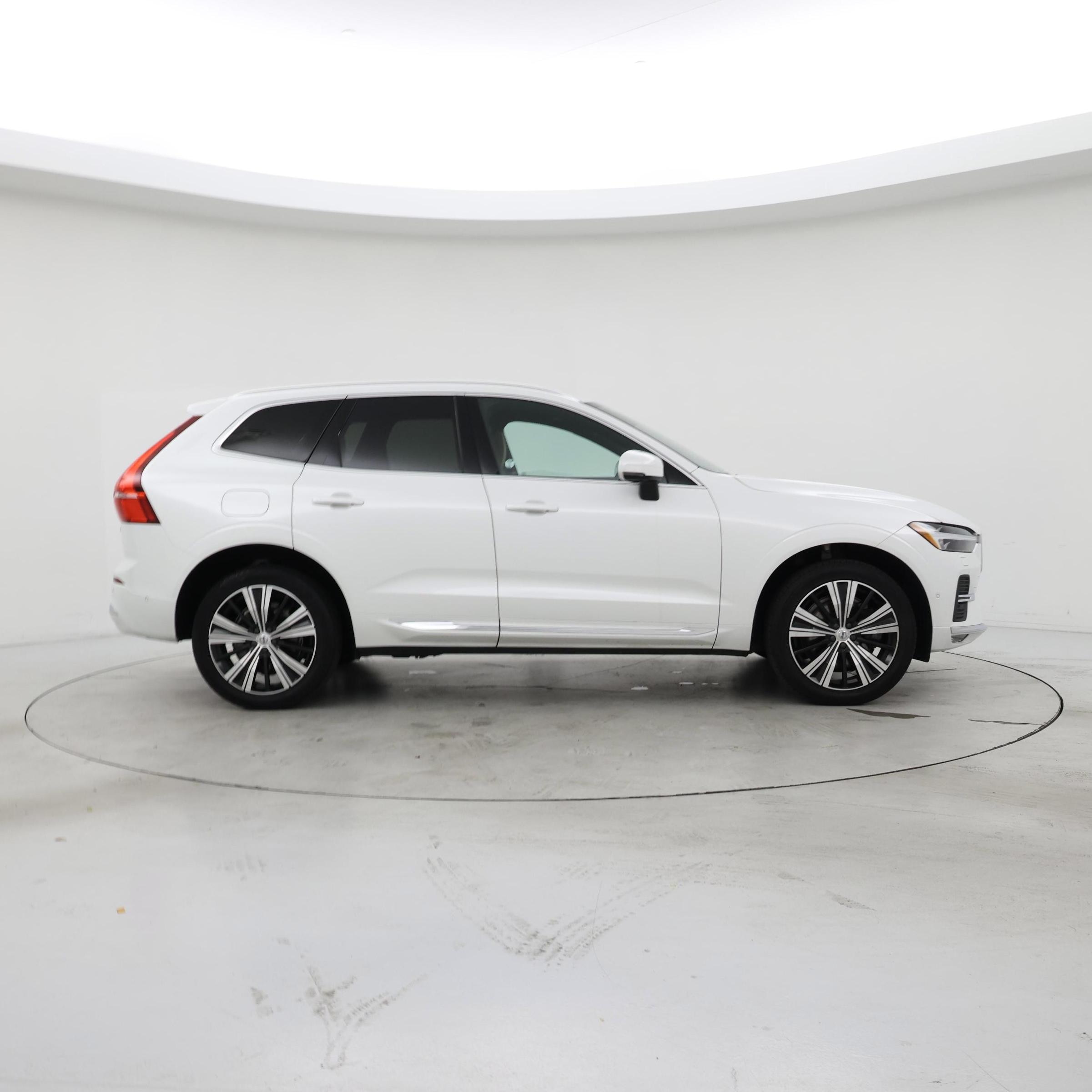 Thumbnail: 2022 Volvo XC60 - 7