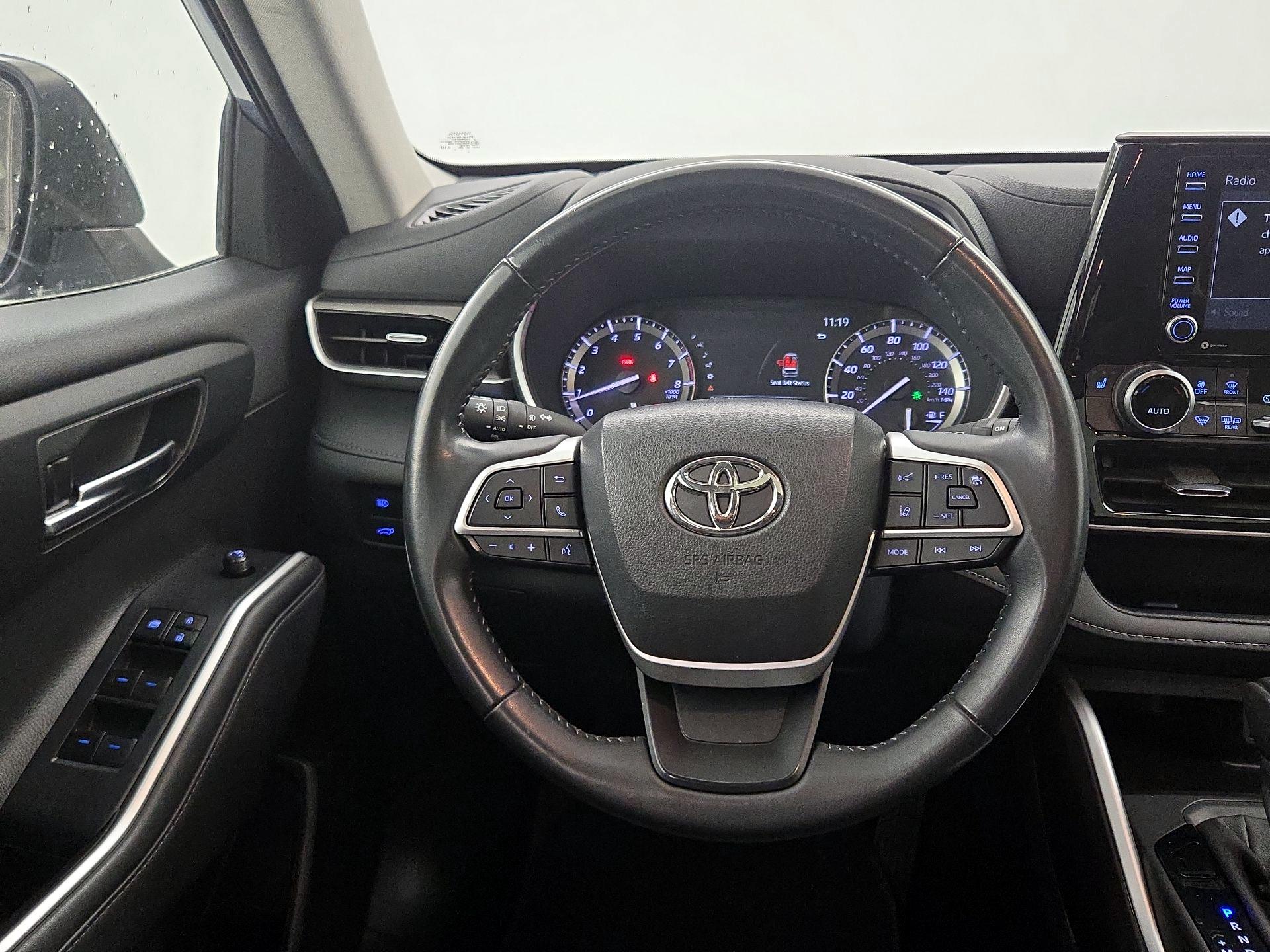 Thumbnail: 2022 Toyota Highlander - 10