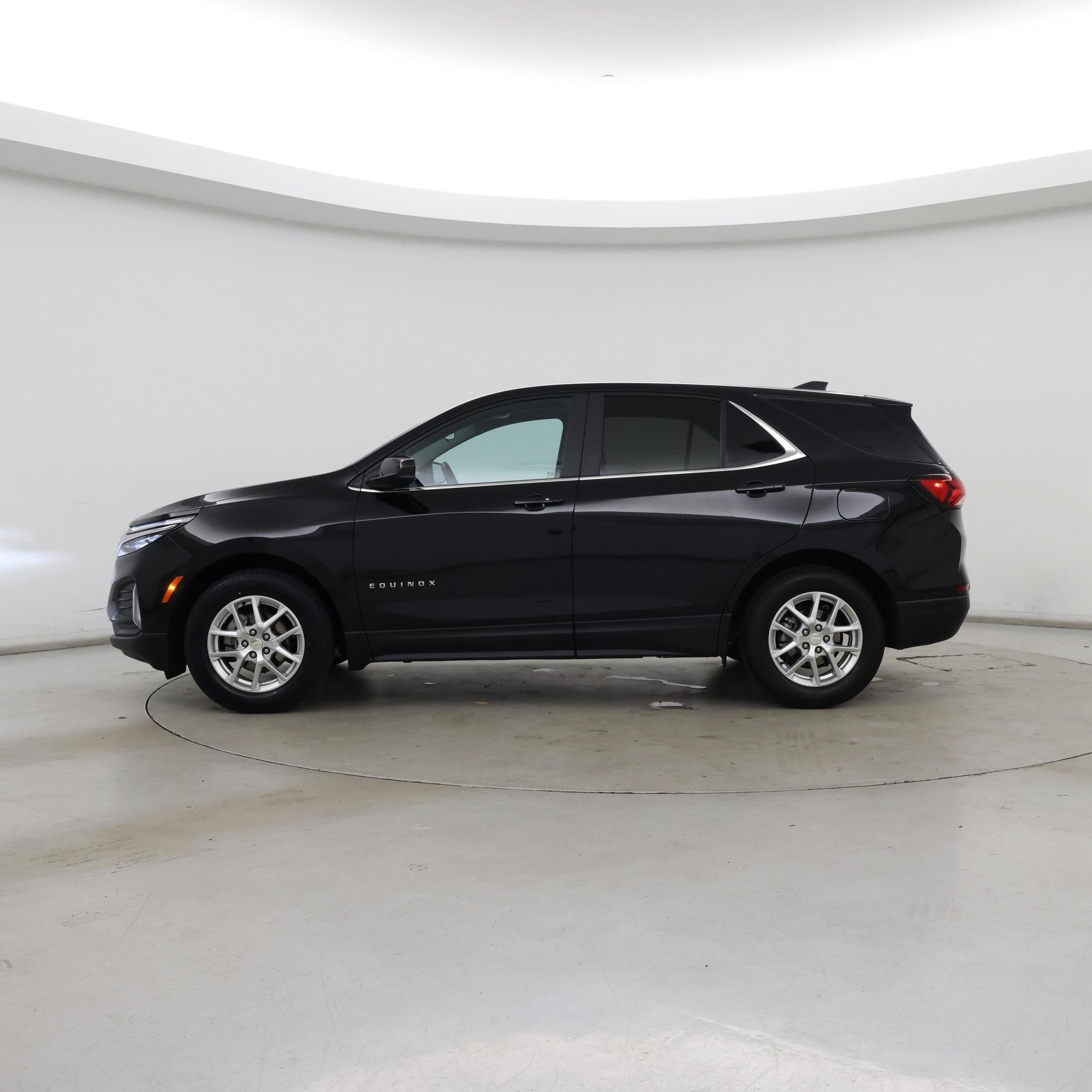 Thumbnail: 2022 Chevrolet Equinox - 3