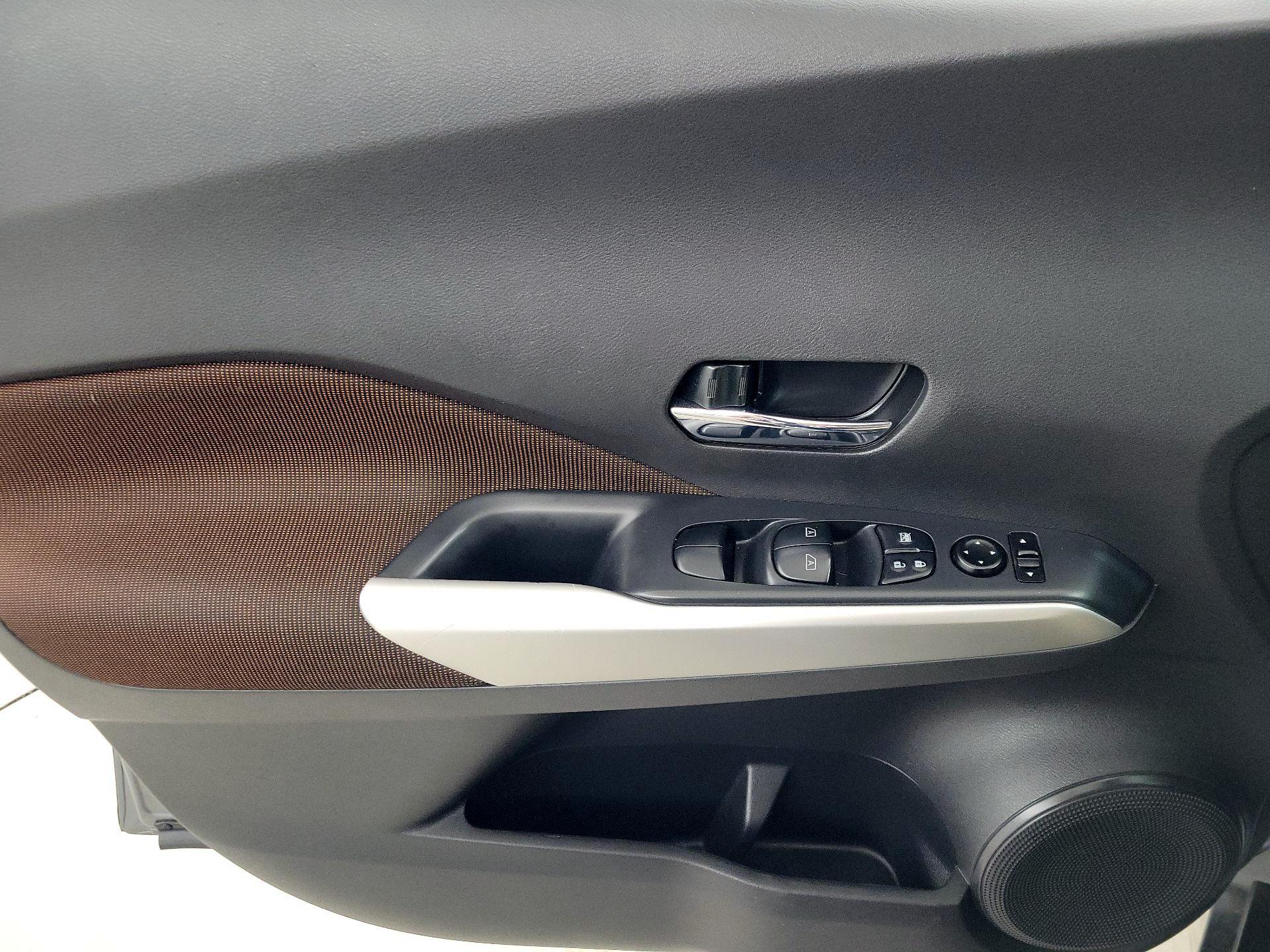 Thumbnail: 2020 Nissan Kicks - 12