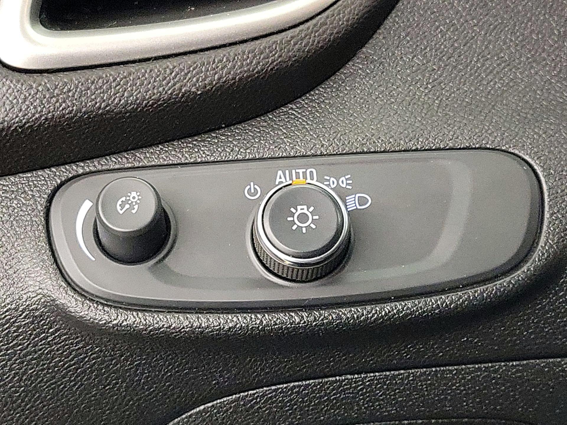 Thumbnail: 2020 Chevrolet Trax - 13