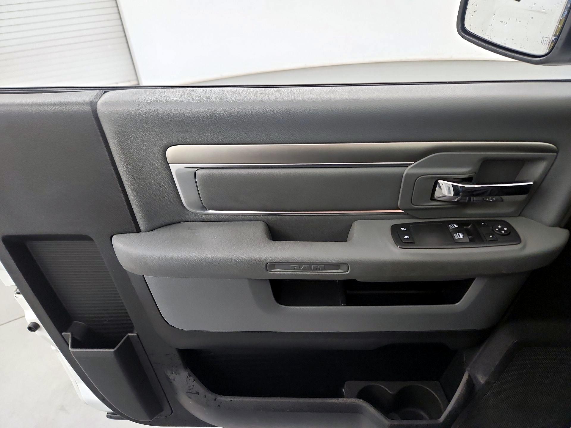 Thumbnail: 2020 RAM 1500 Classic - 13