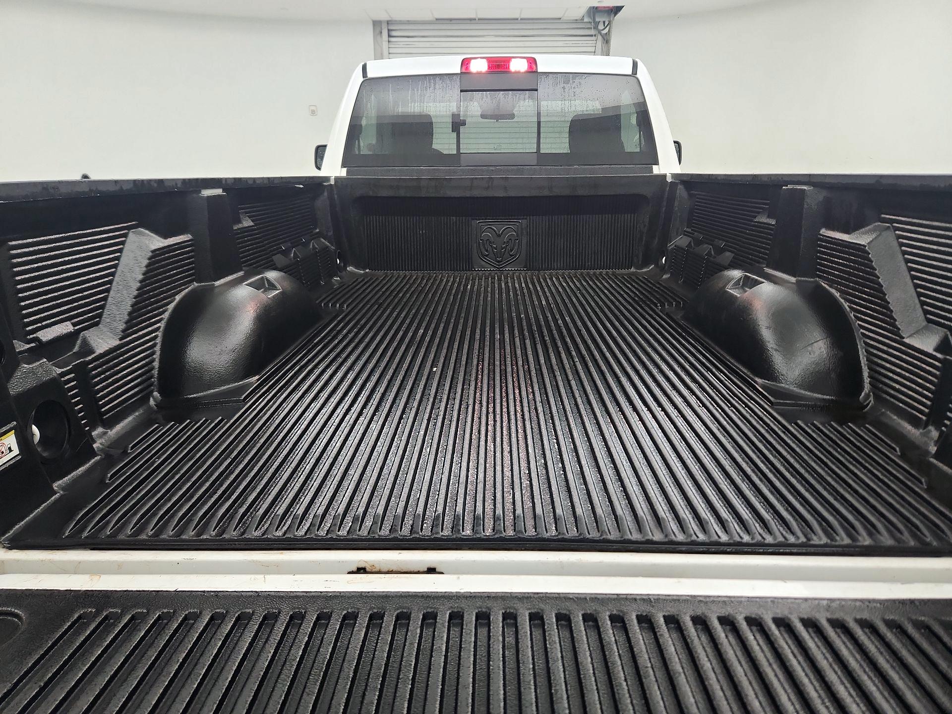 Thumbnail: 2020 RAM 1500 Classic - 18