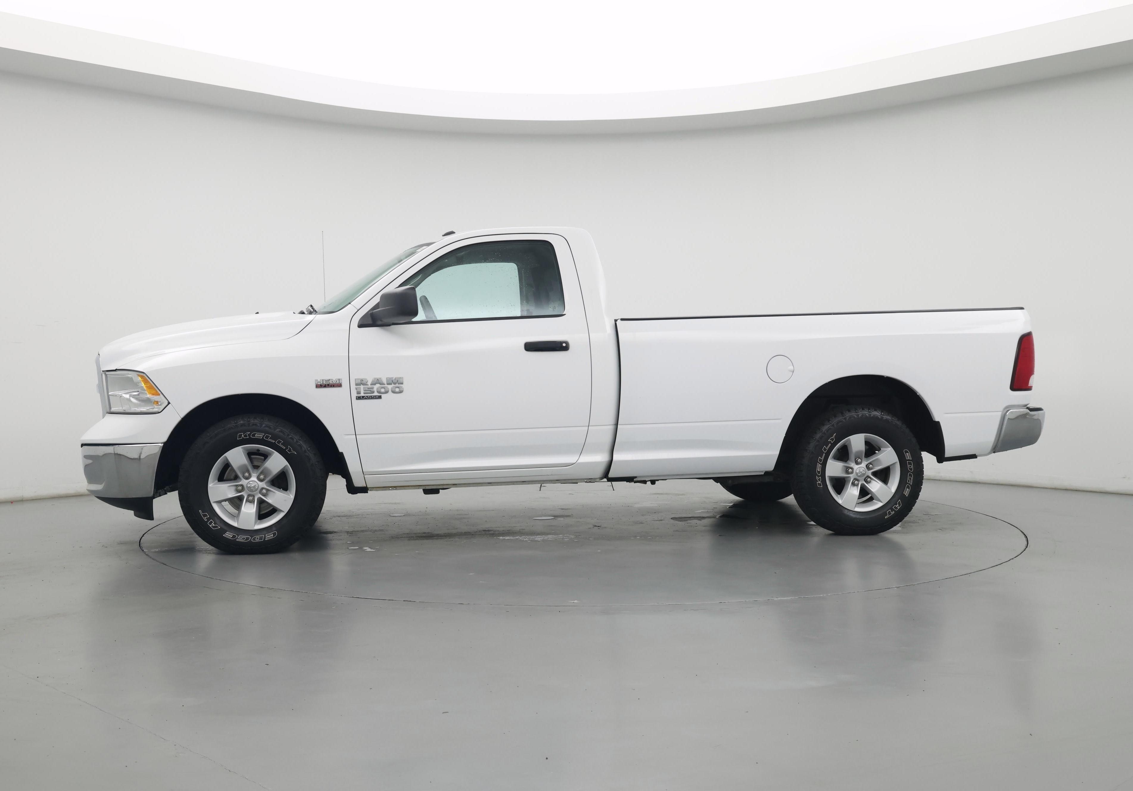 Thumbnail: 2020 RAM 1500 Classic - 3