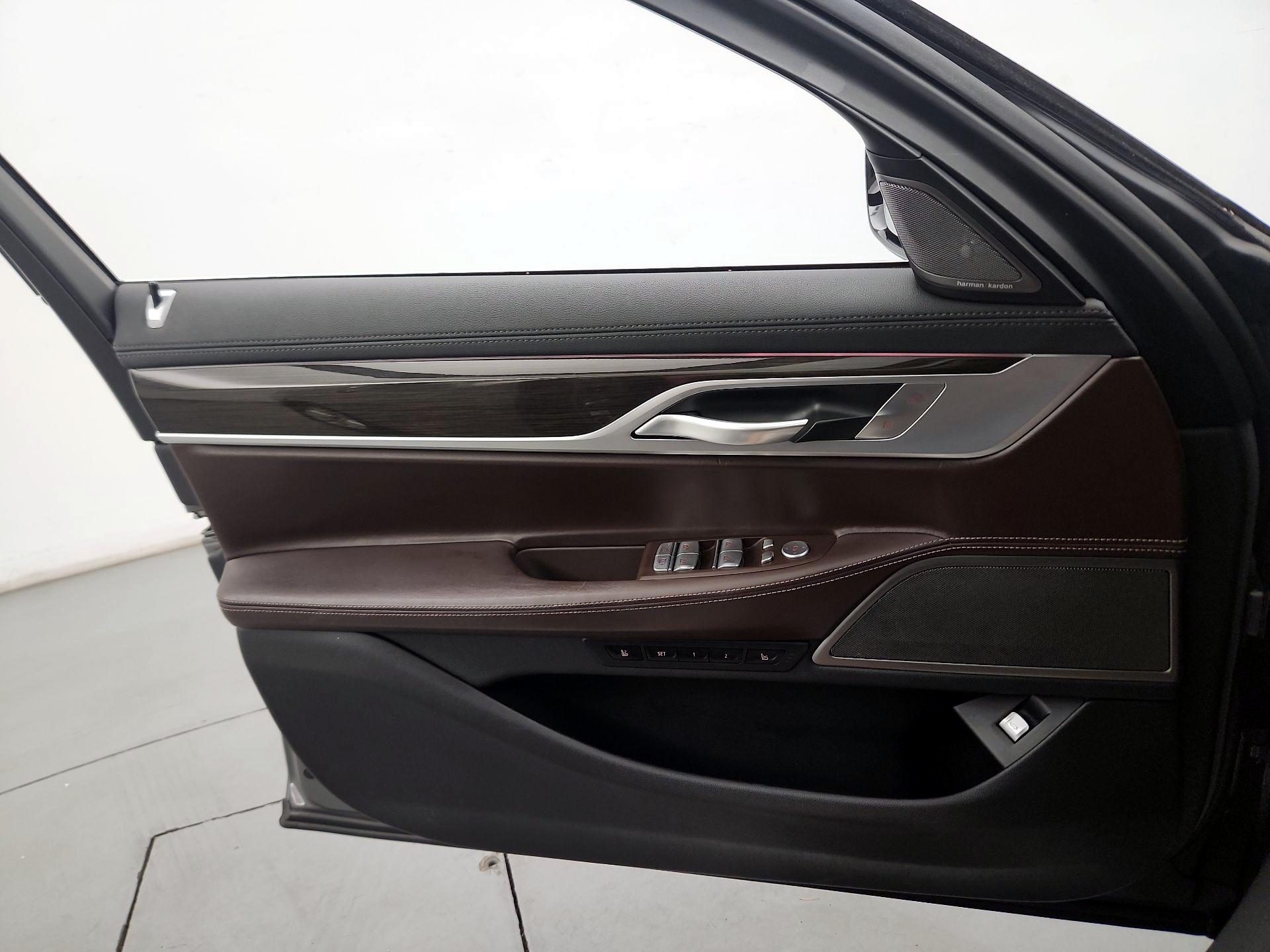 Thumbnail: 2021 BMW 7 Series - 12