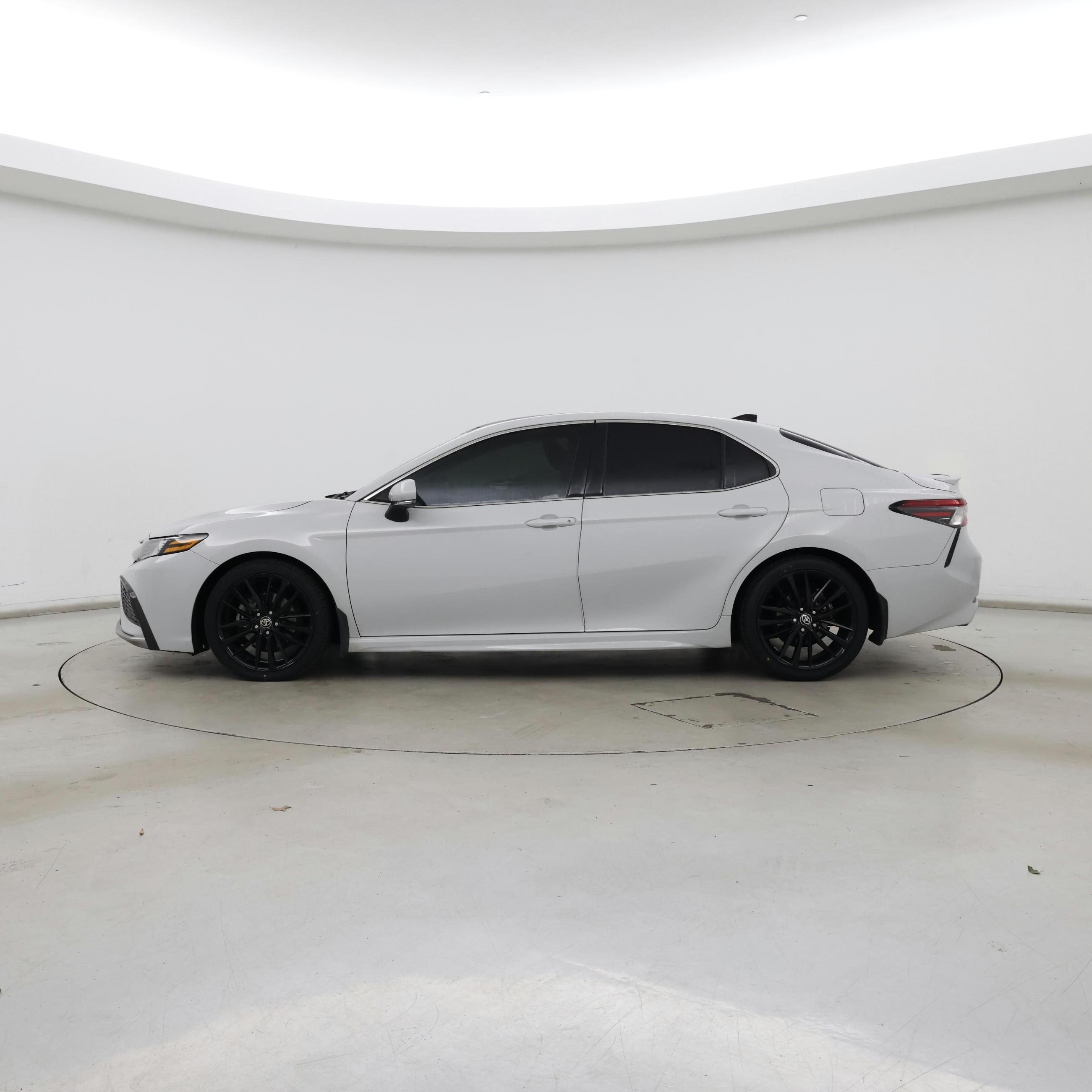 Thumbnail: 2022 Toyota Camry - 3