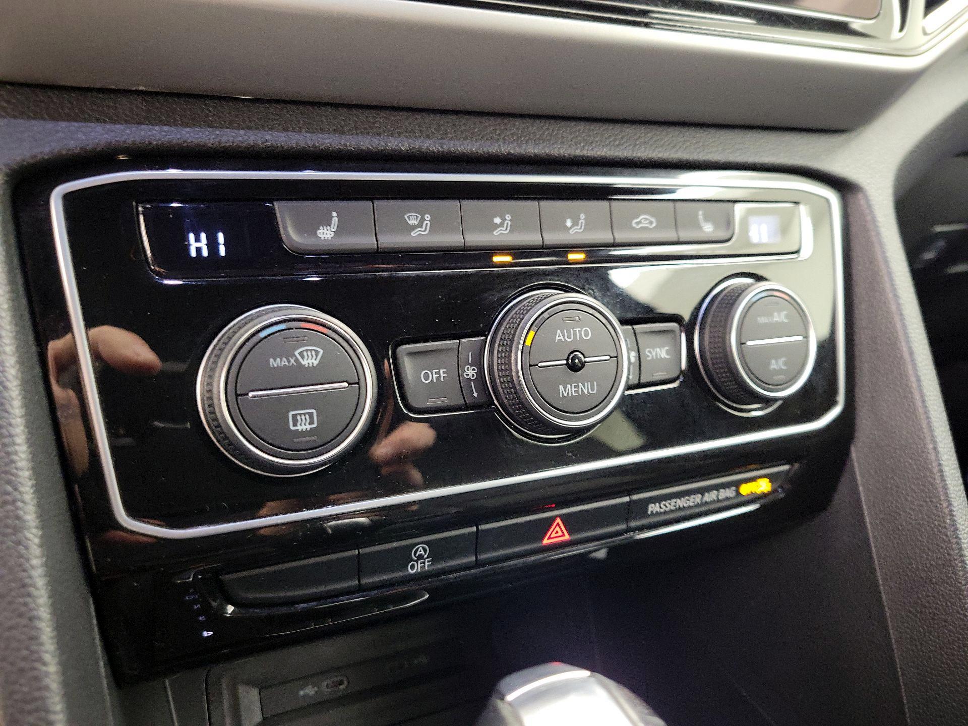 Thumbnail: 2022 Volkswagen Atlas - 16