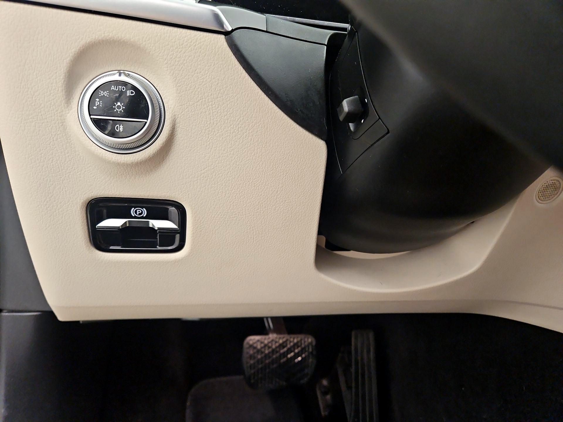 Thumbnail: 2023 Mercedes-Benz C-Class - 13