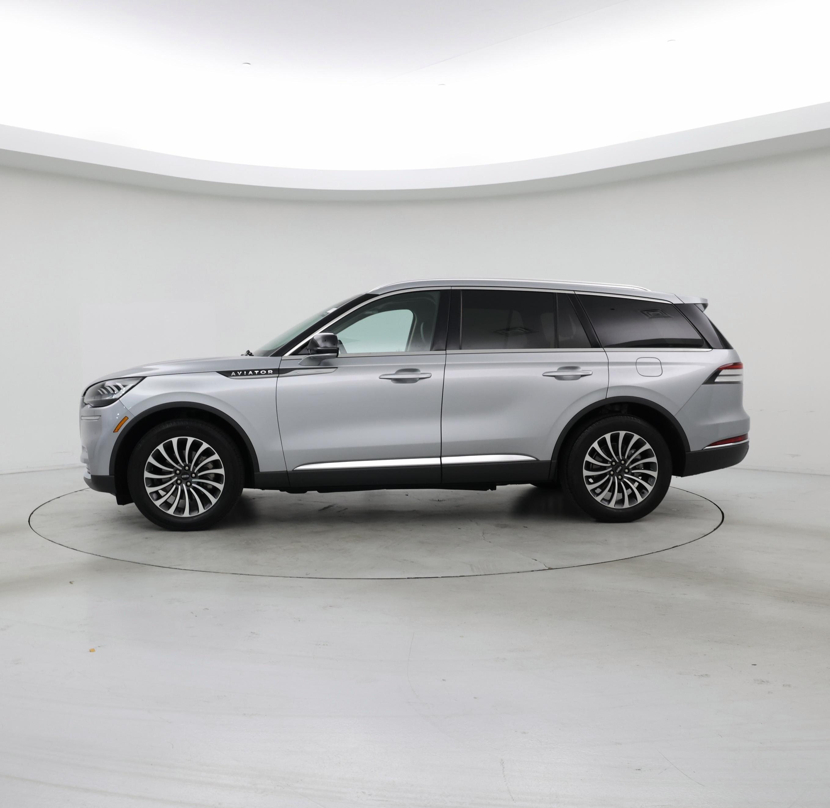 Thumbnail: 2022 Lincoln Aviator - 3