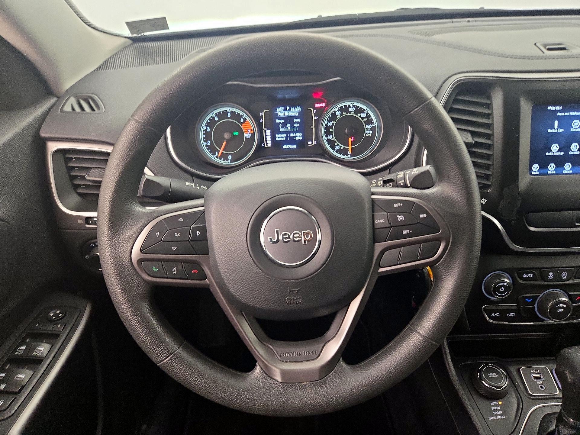 Thumbnail: 2021 Jeep Cherokee - 10
