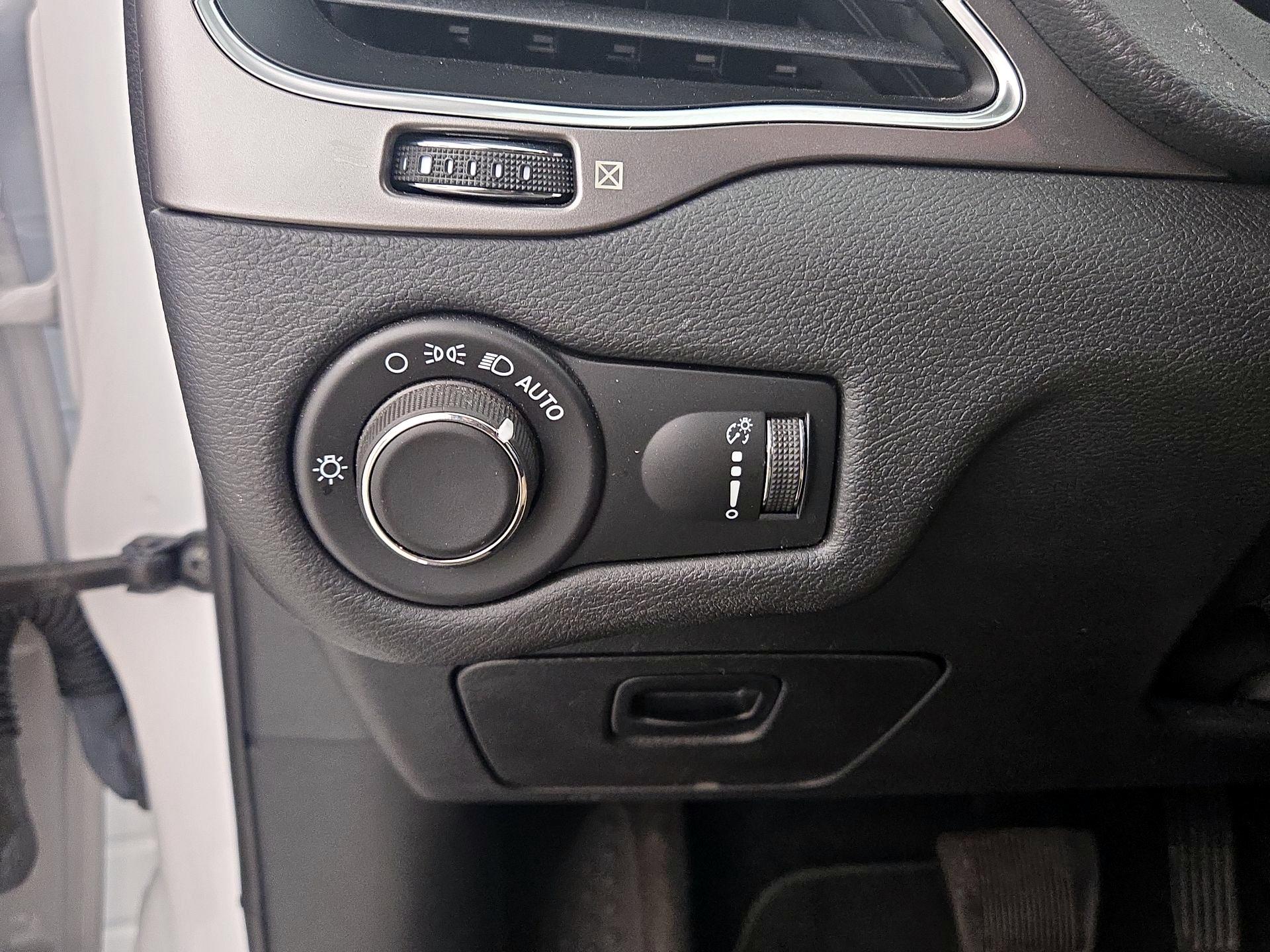 Thumbnail: 2021 Jeep Cherokee - 13