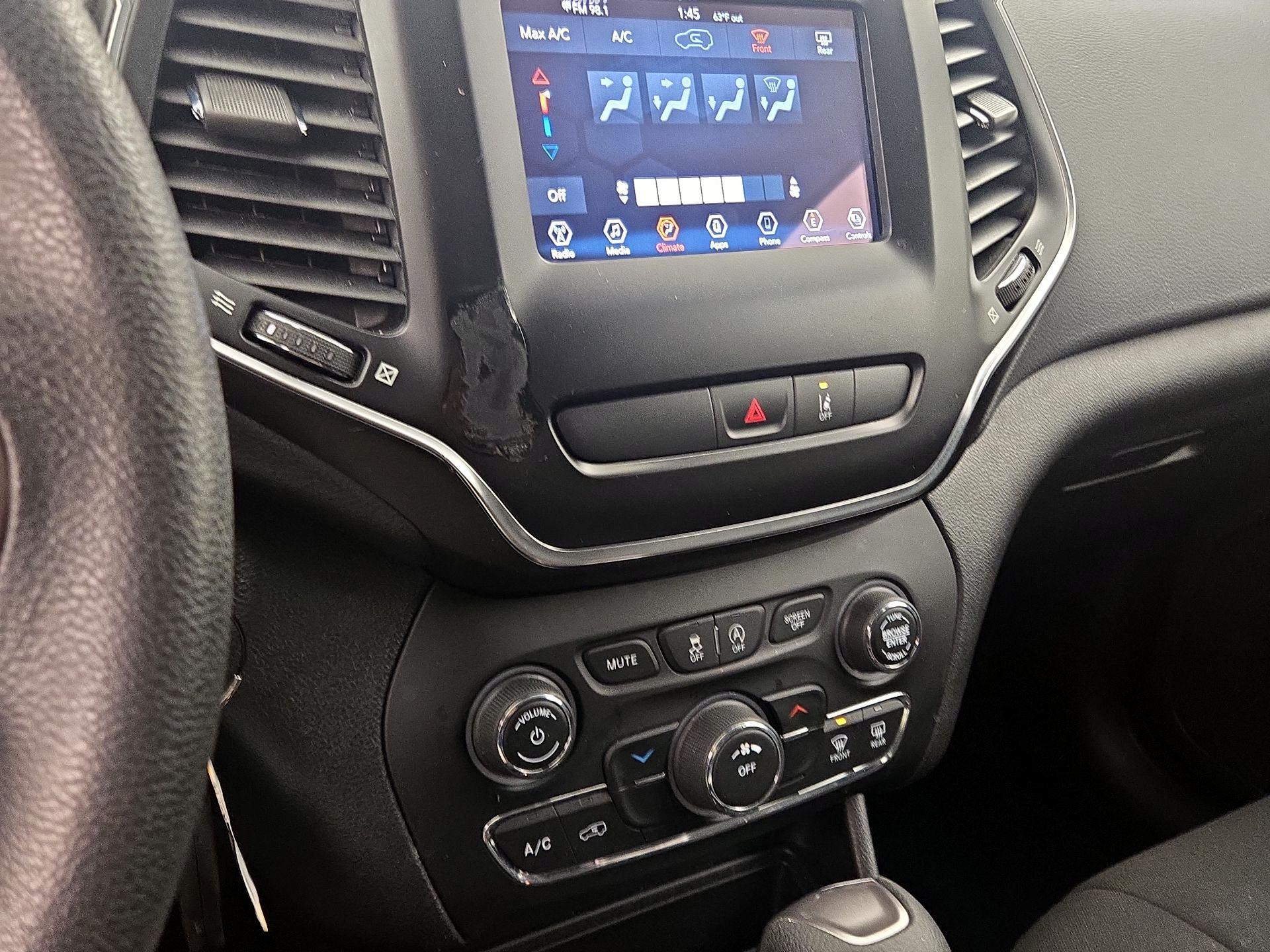 Thumbnail: 2021 Jeep Cherokee - 16