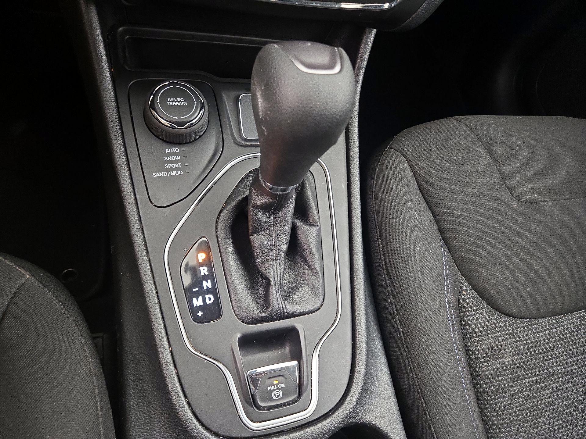 Thumbnail: 2021 Jeep Cherokee - 17