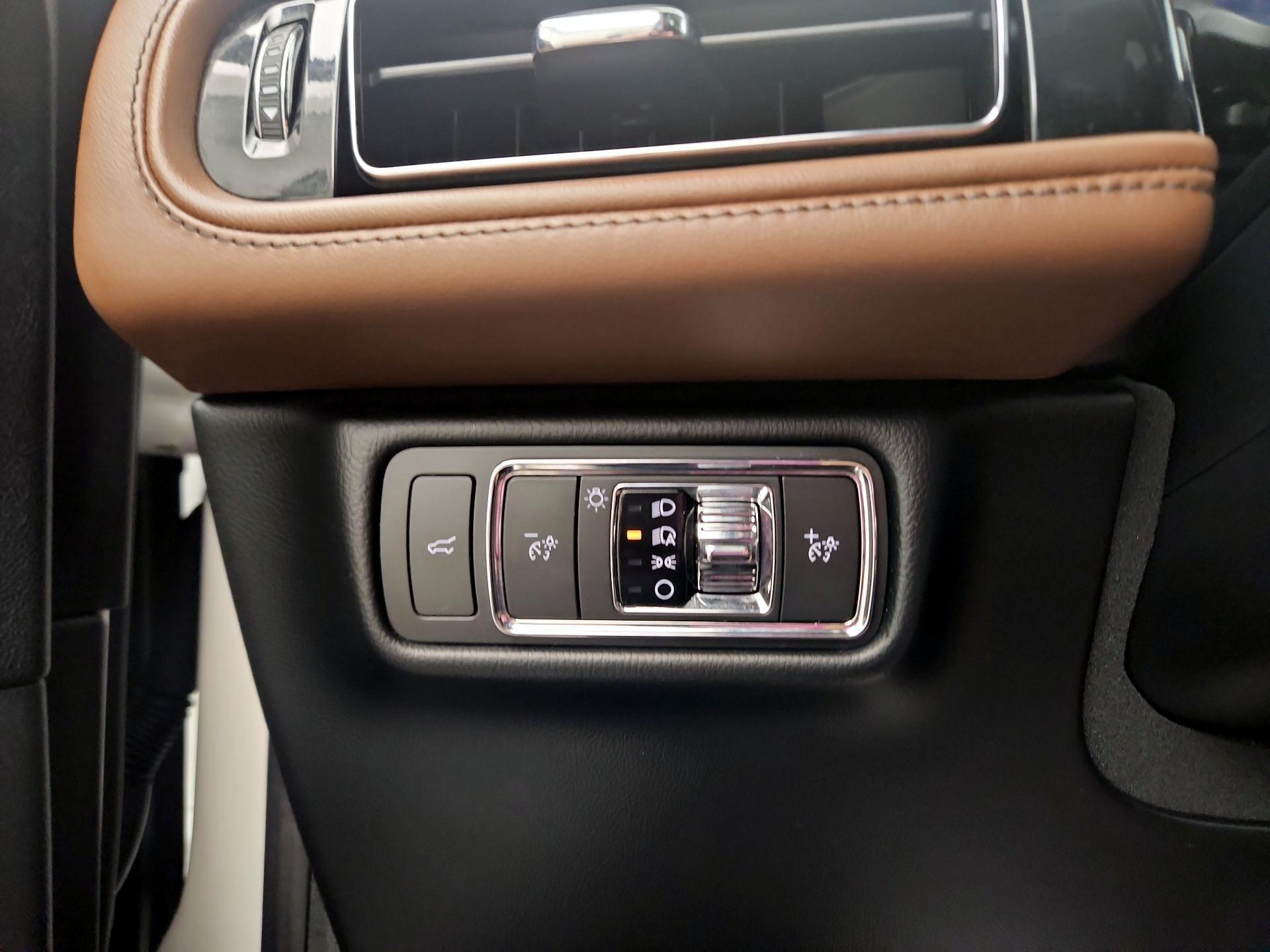 Thumbnail: 2022 Lincoln Aviator - 13