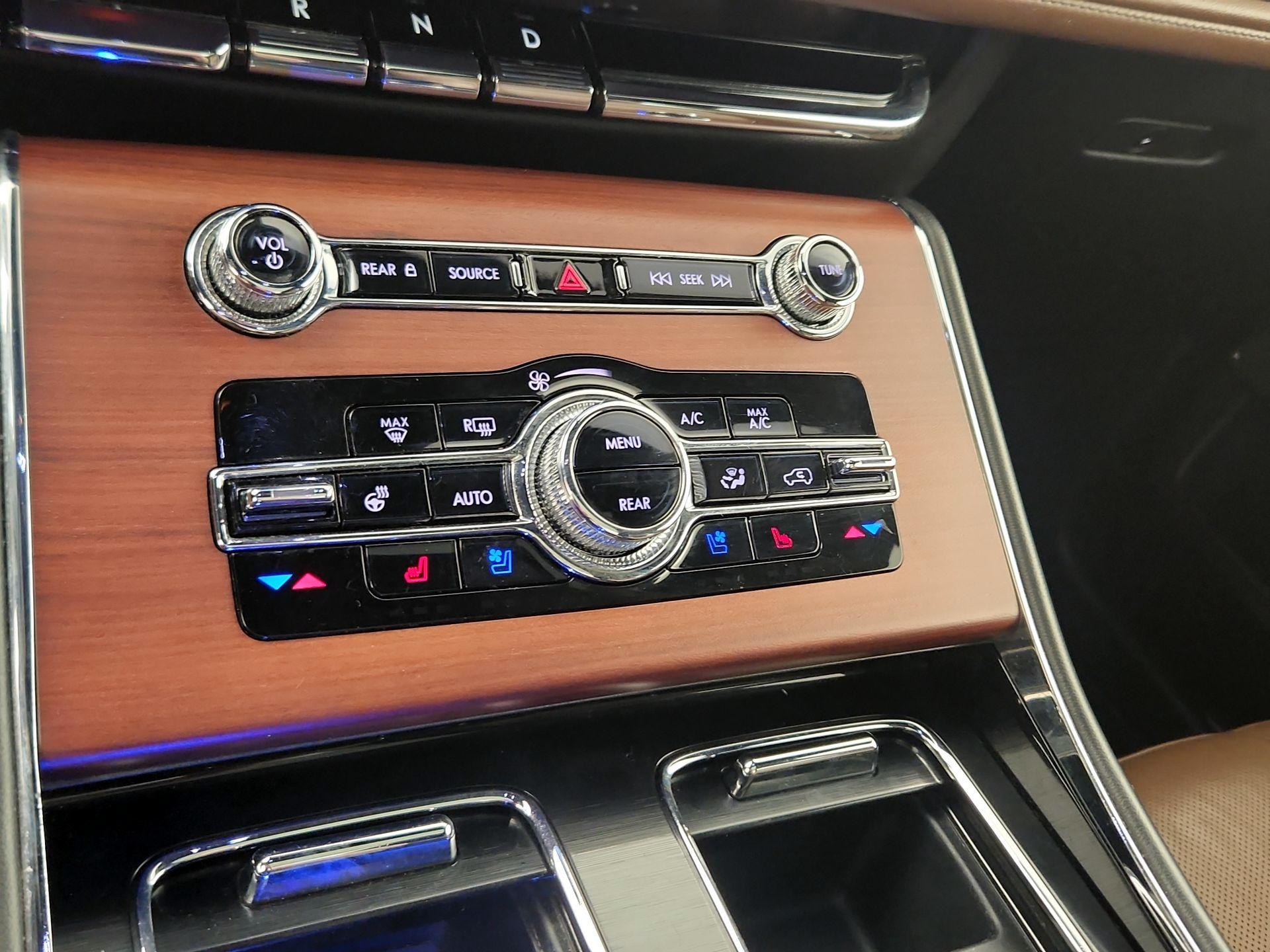 Thumbnail: 2022 Lincoln Aviator - 17