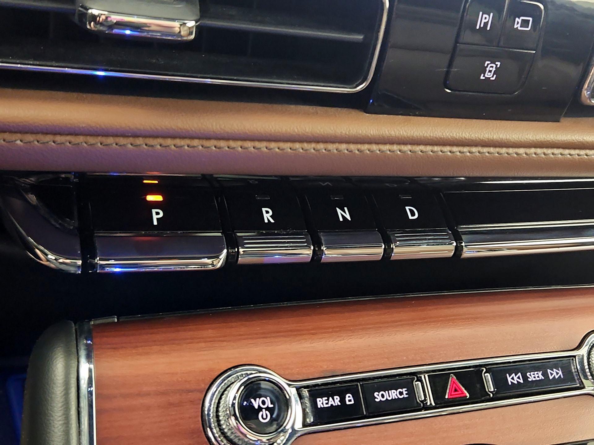 Thumbnail: 2022 Lincoln Aviator - 18