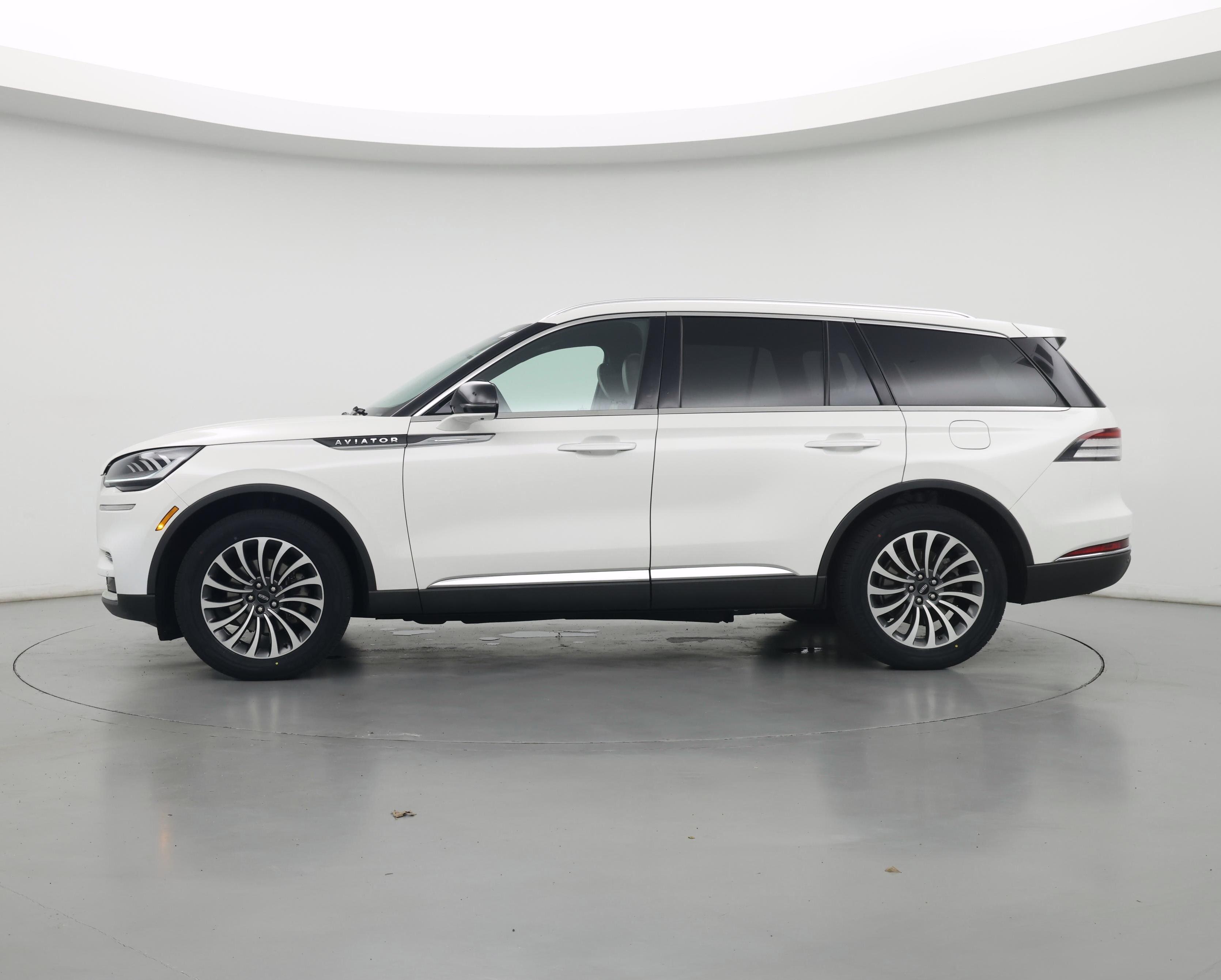Thumbnail: 2022 Lincoln Aviator - 3