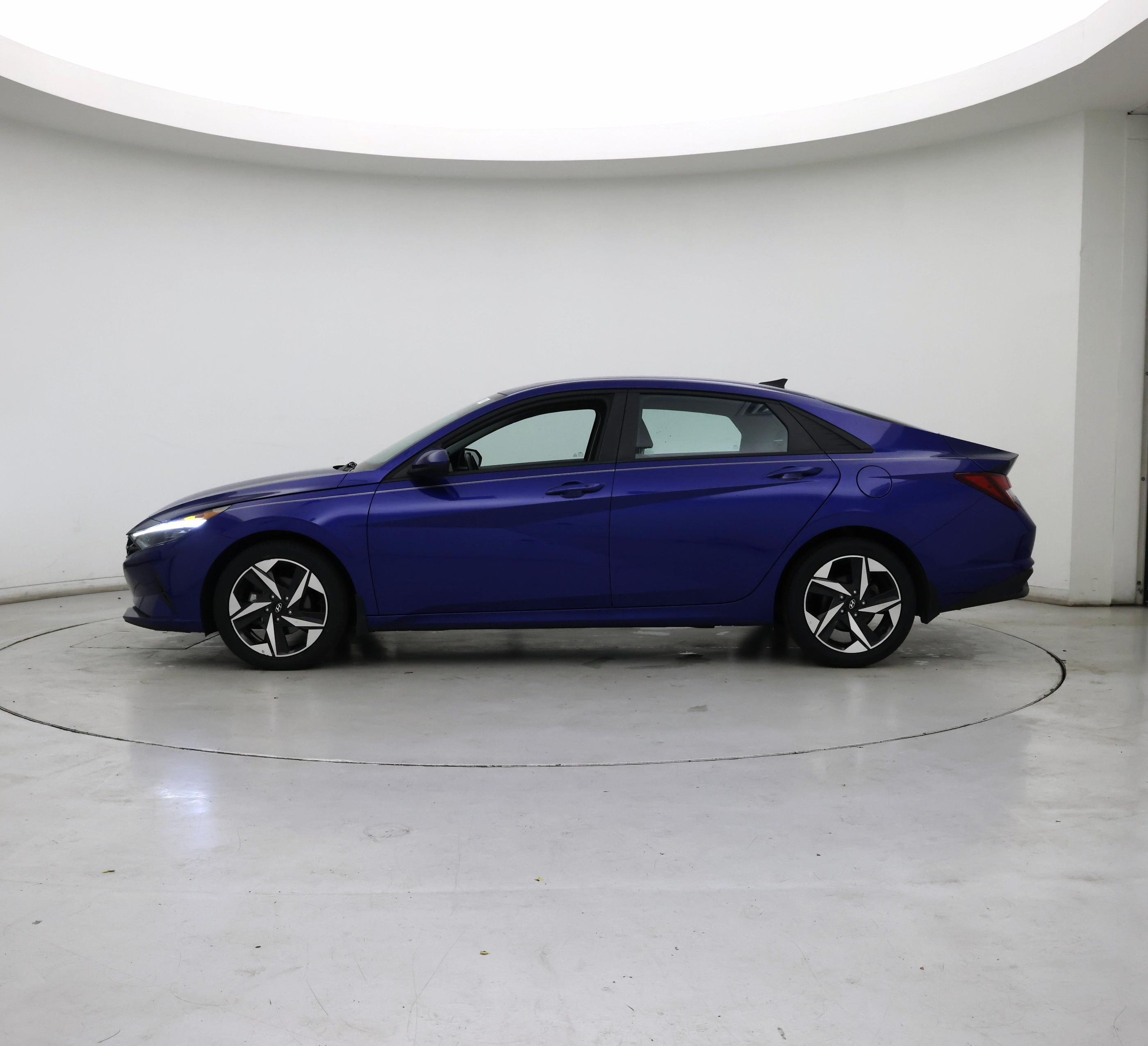 Thumbnail: 2023 Hyundai Elantra - 3