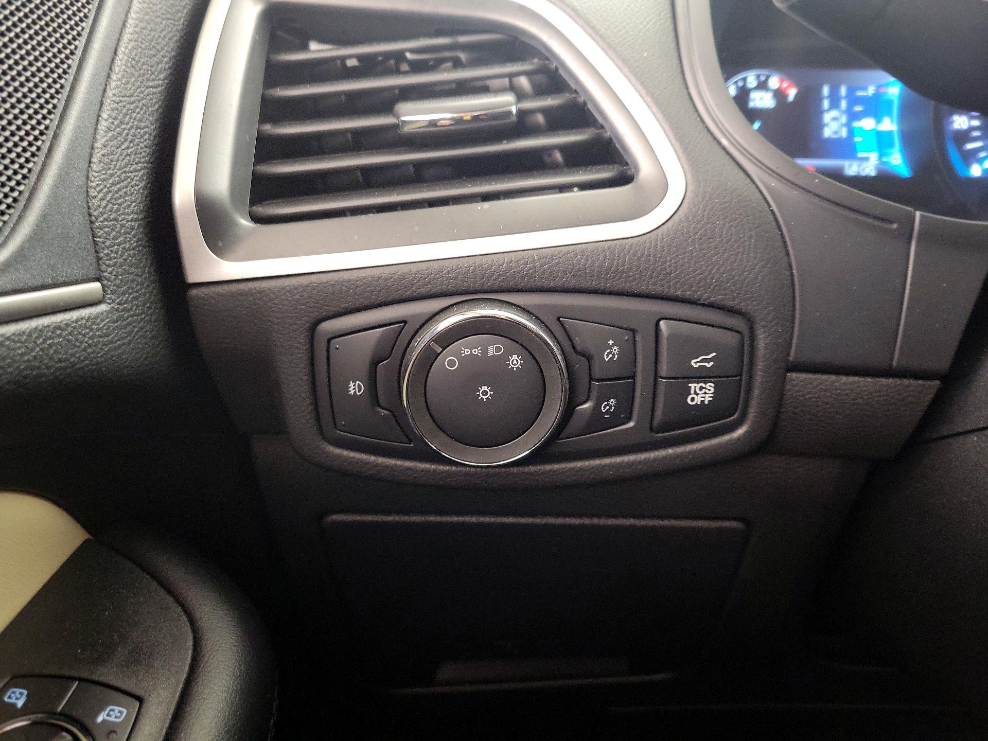 Thumbnail: 2022 Ford Edge - 13