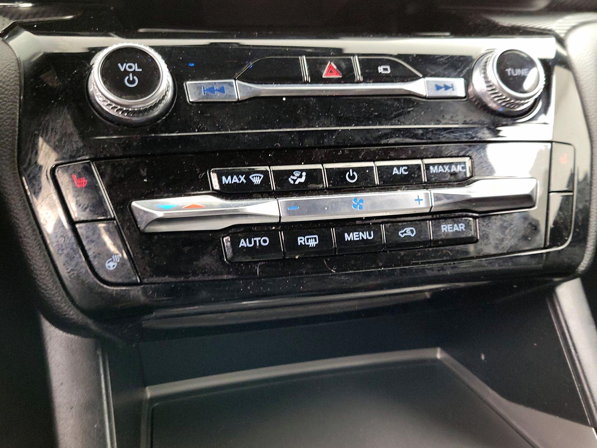 Thumbnail: 2022 Ford Explorer - 17