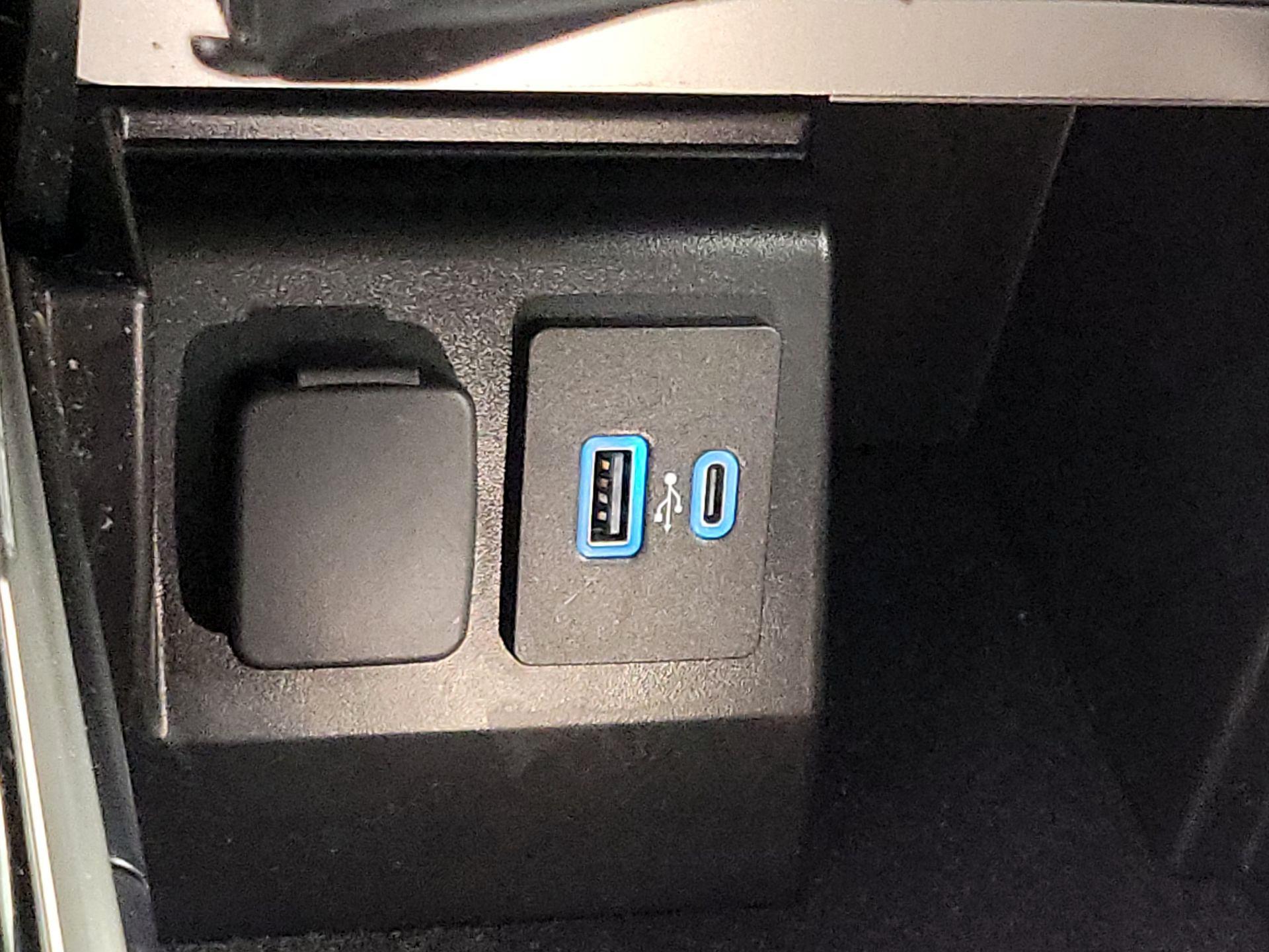 Thumbnail: 2022 Ford Explorer - 19