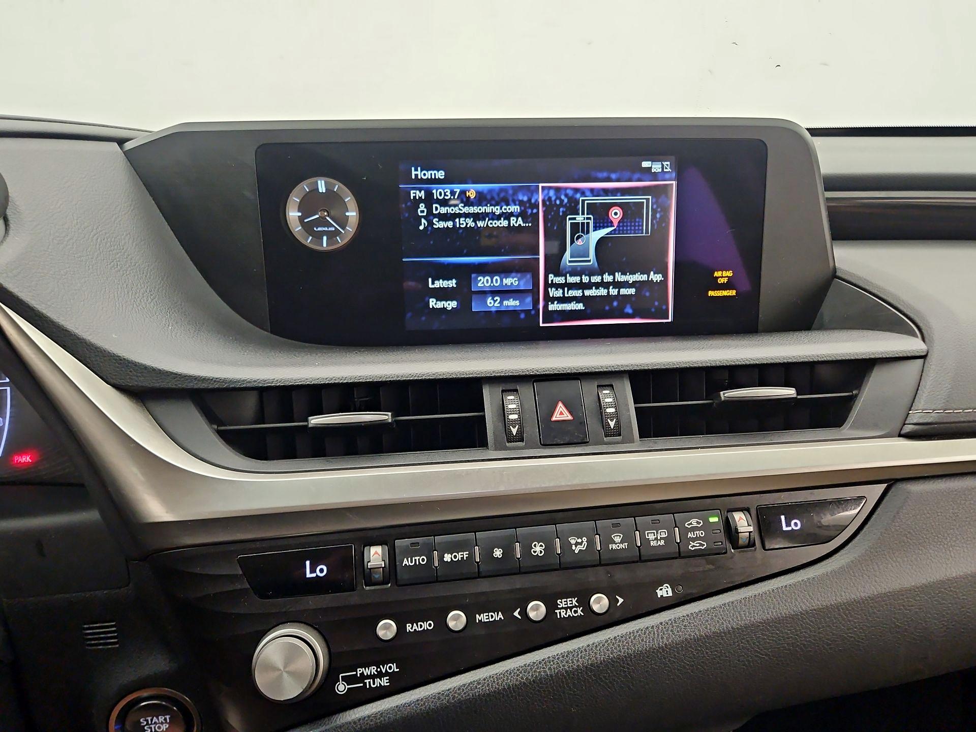 Thumbnail: 2021 Lexus ES - 15